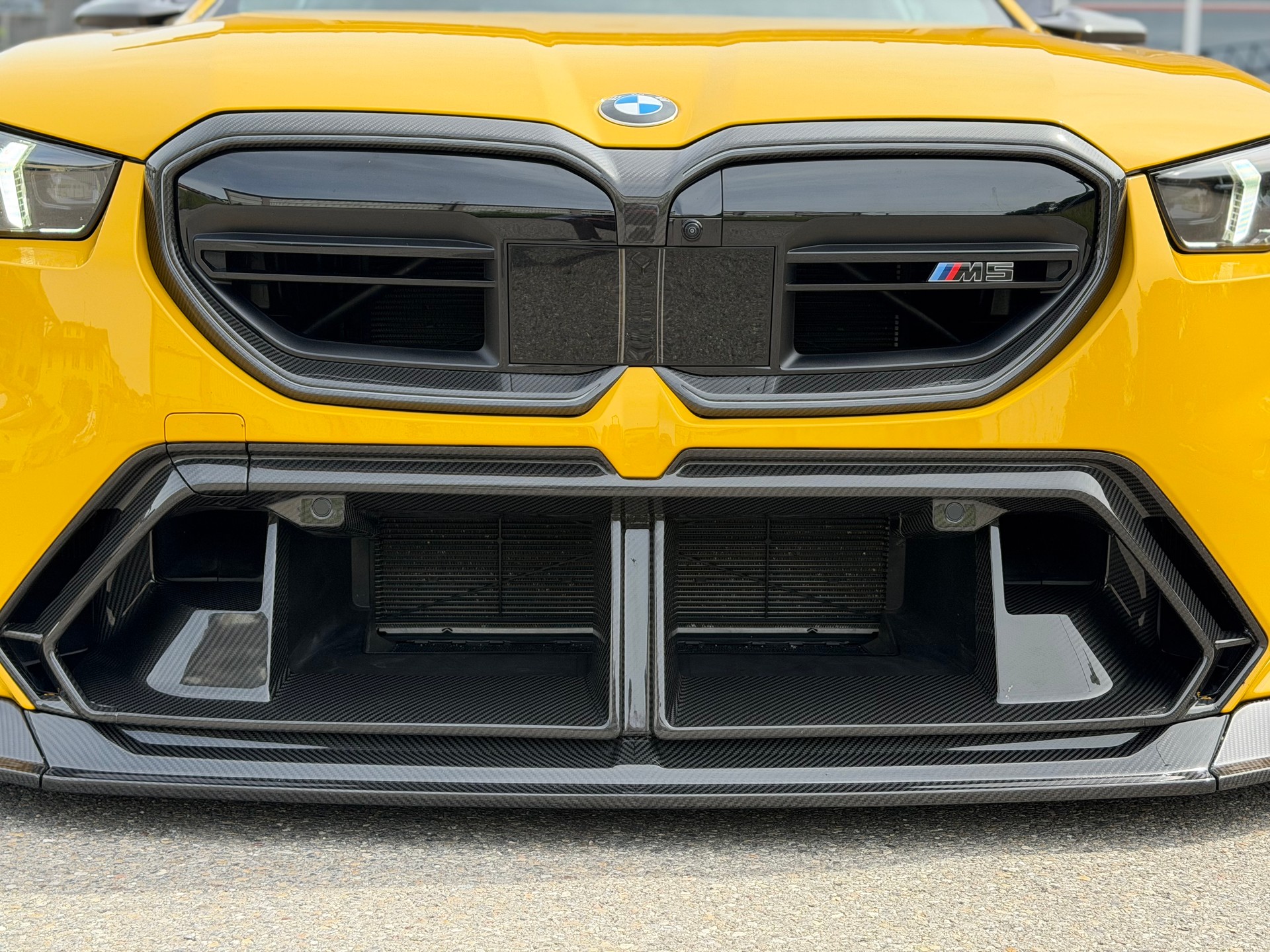 BMW M5 xDrive *Speedyellow*BMW Werksgarantie bis 09.2029*Carbon Exterieur+Interieur*Tieferlegung*-image-12