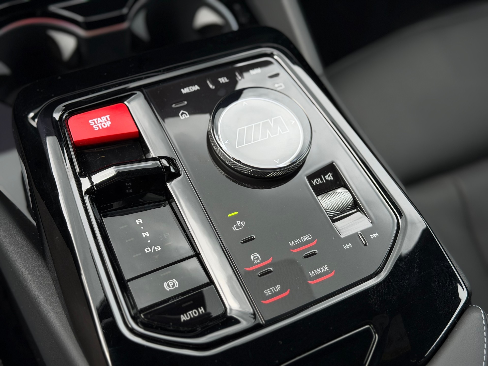 BMW M5 xDrive *Speedyellow*BMW Werksgarantie bis 09.2029*Carbon Exterieur+Interieur*Tieferlegung*-image-26