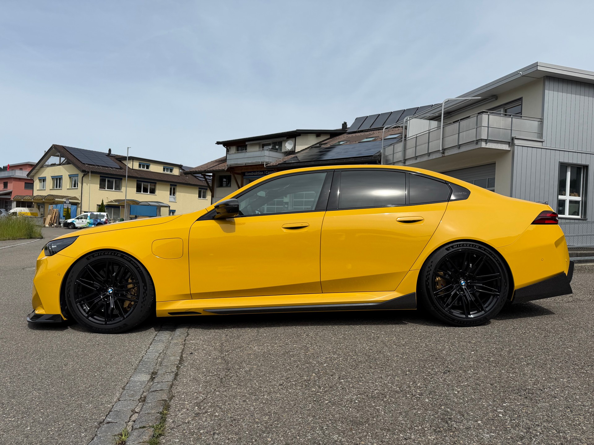 BMW M5 xDrive *Speedyellow*BMW Werksgarantie bis 09.2029*Carbon Exterieur+Interieur*Tieferlegung*-image-5