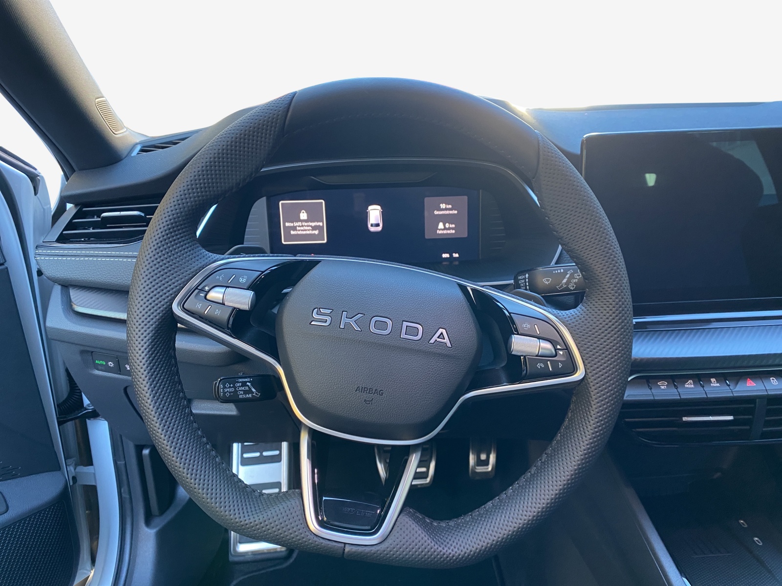 SKODA Octavia Combi 2.0 TSI DSG Dynamic 4x4-image-9