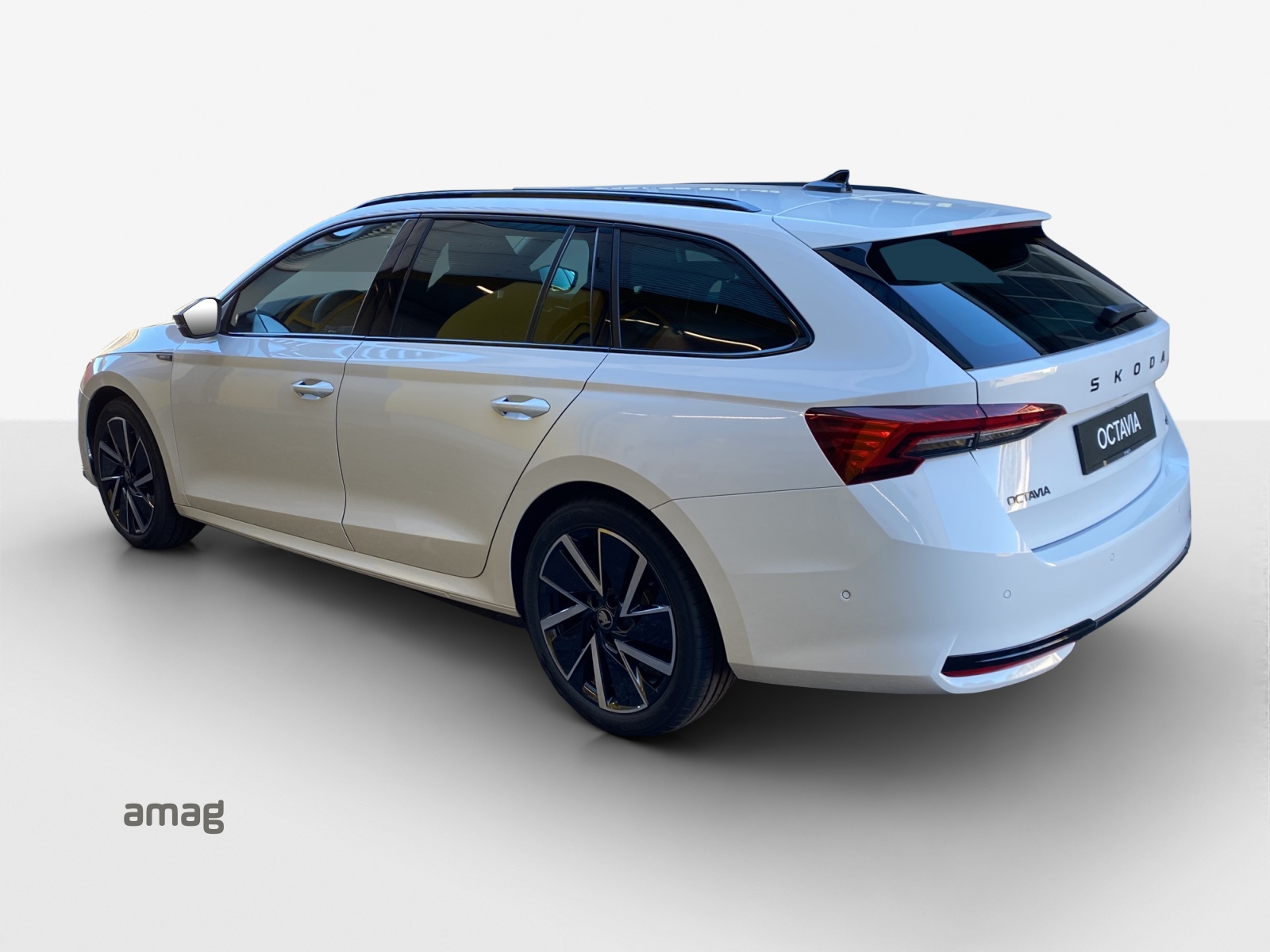 SKODA Octavia Combi 2.0 TSI DSG Dynamic 4x4-image-2