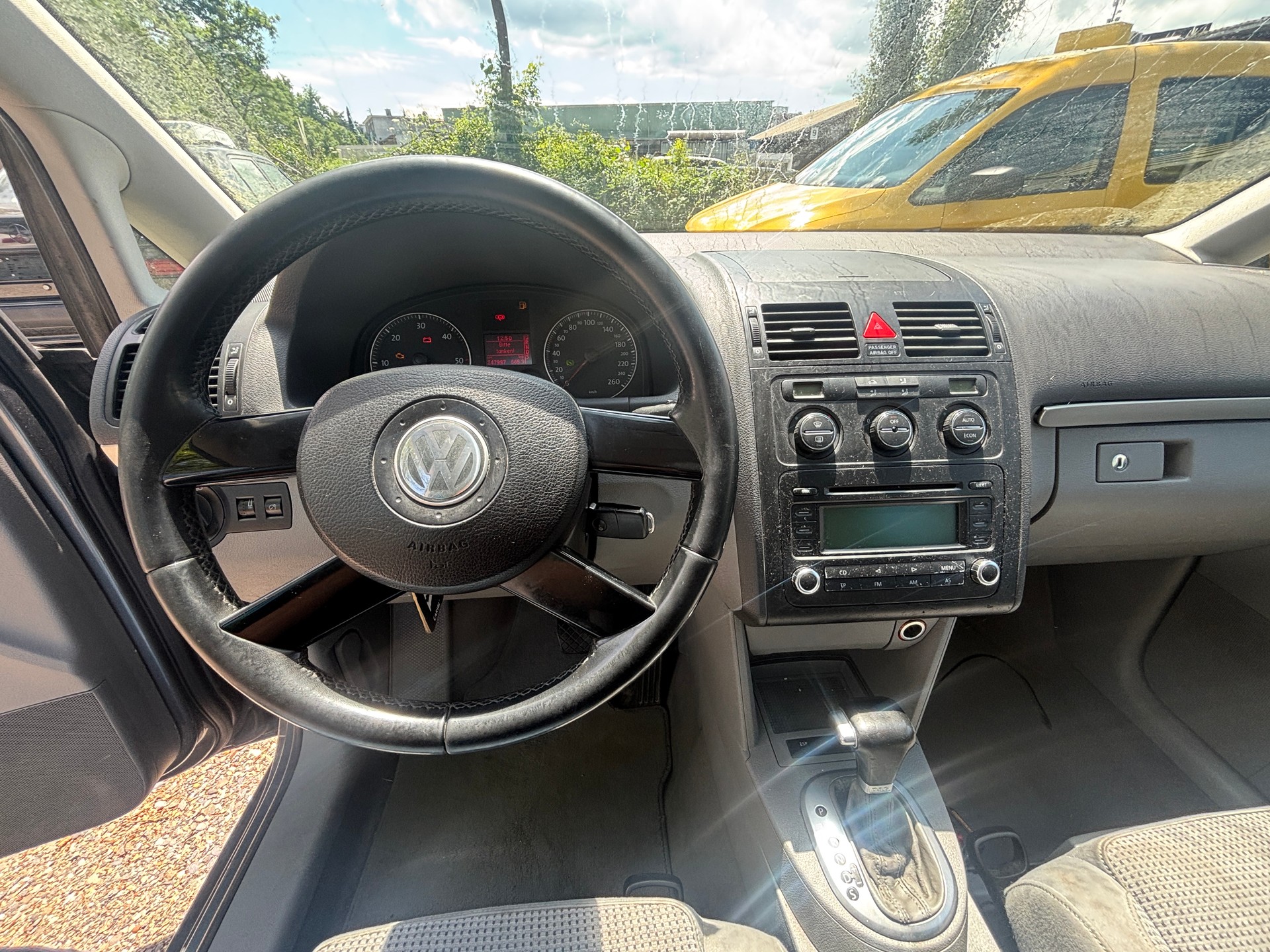 VW Touran 2.0 TDI Trendline-image-6