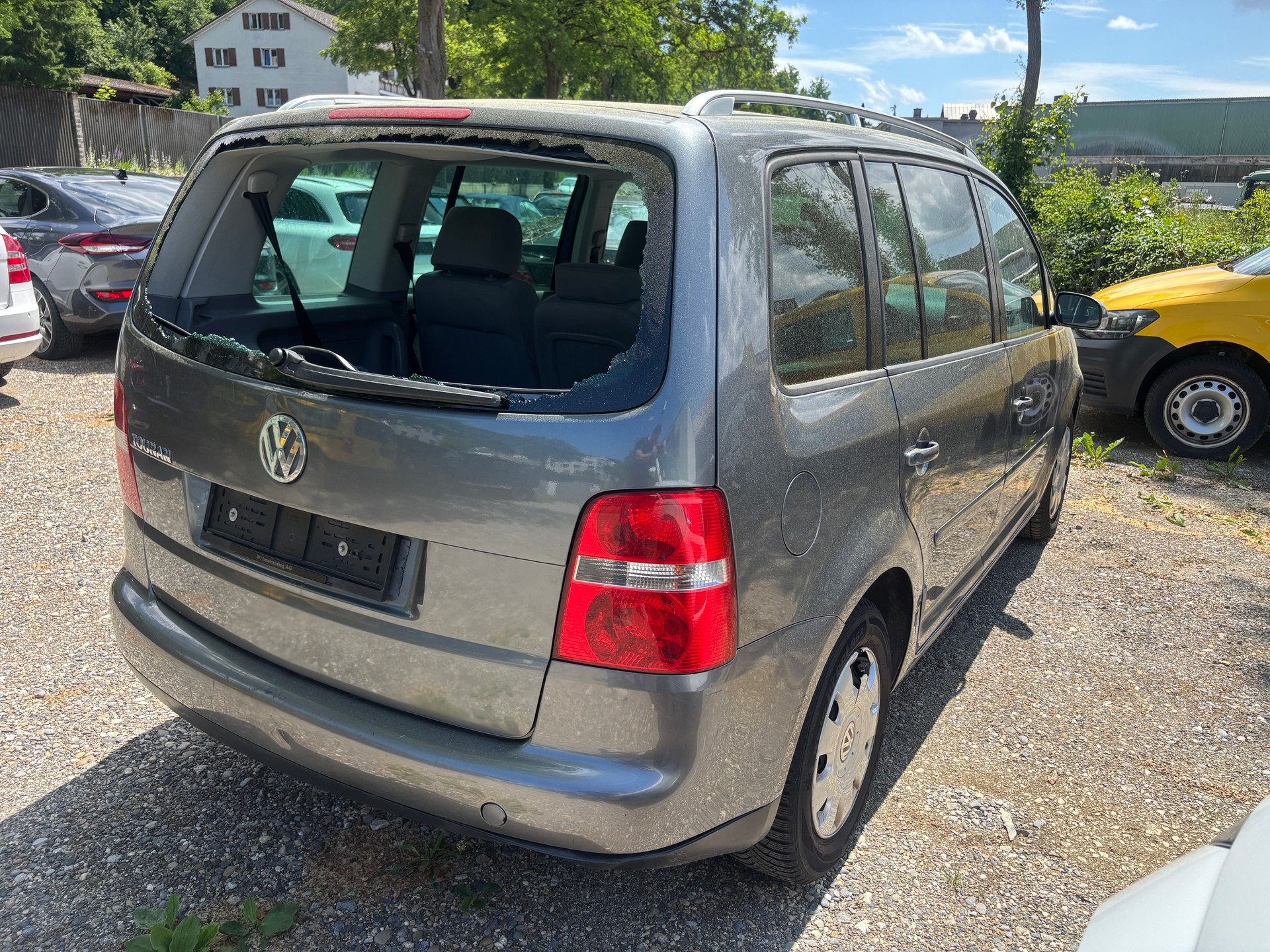 VW Touran 2.0 TDI Trendline-image-4