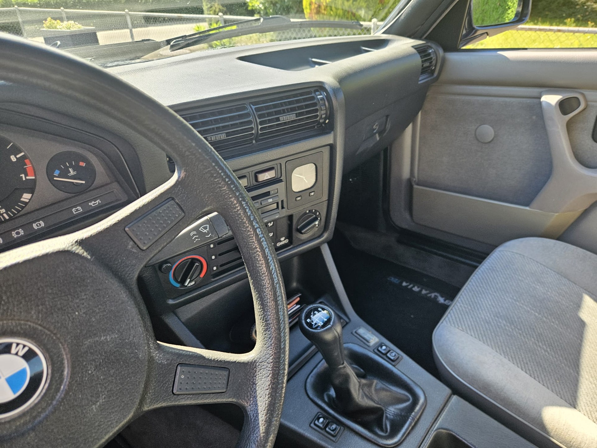 BMW 325iX A-image-6