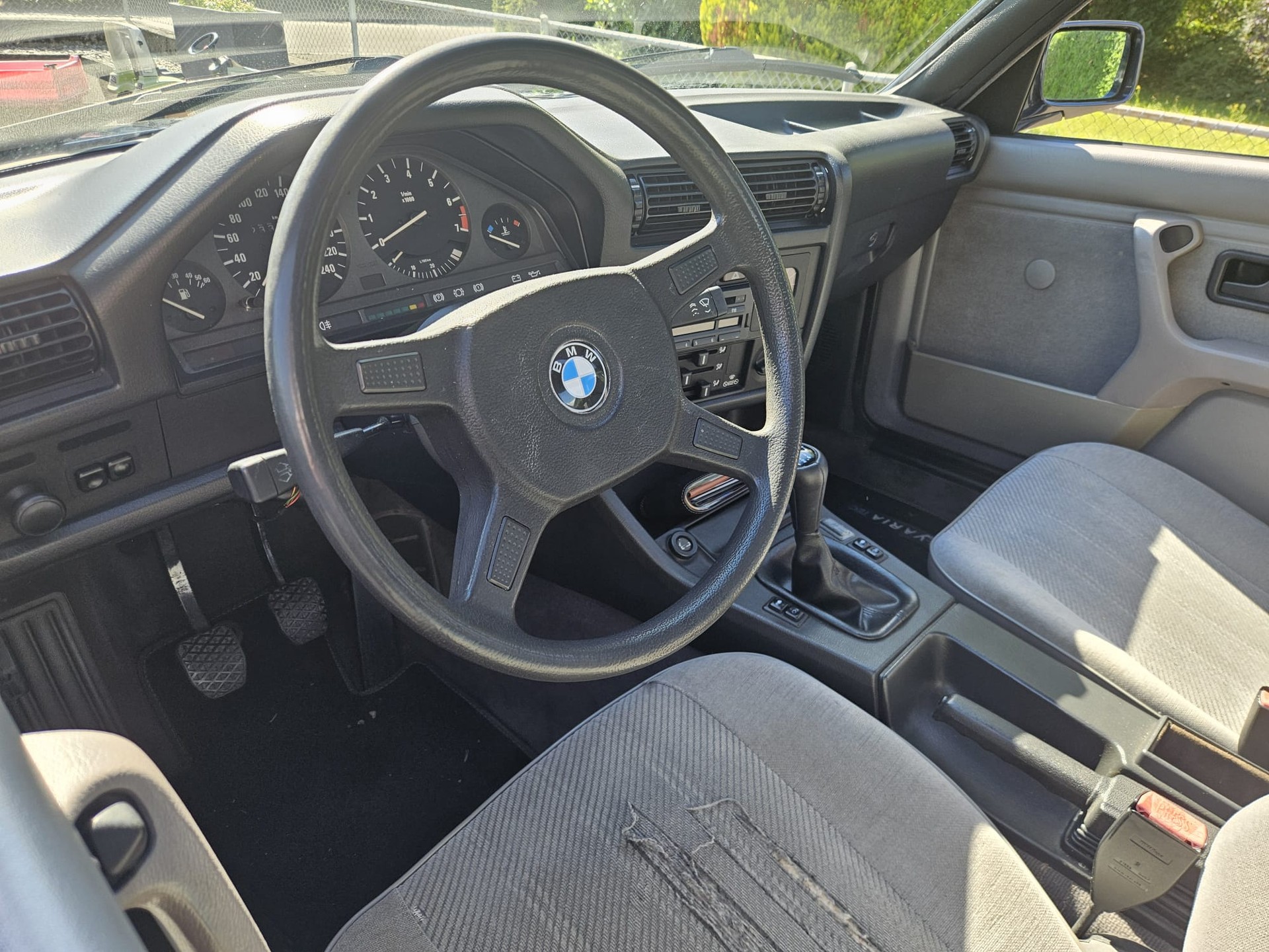 BMW 325iX A-image-5
