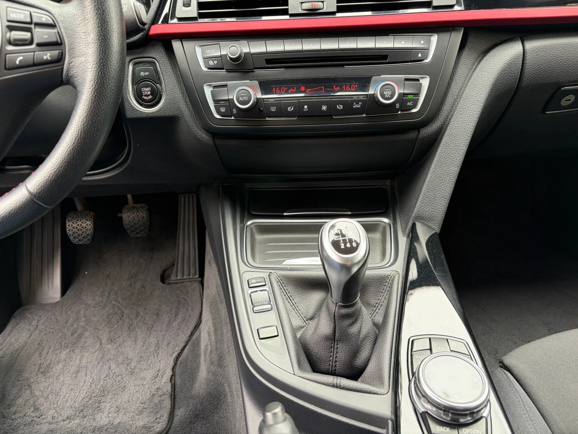 BMW 328i xDrive Sport Line-image-14