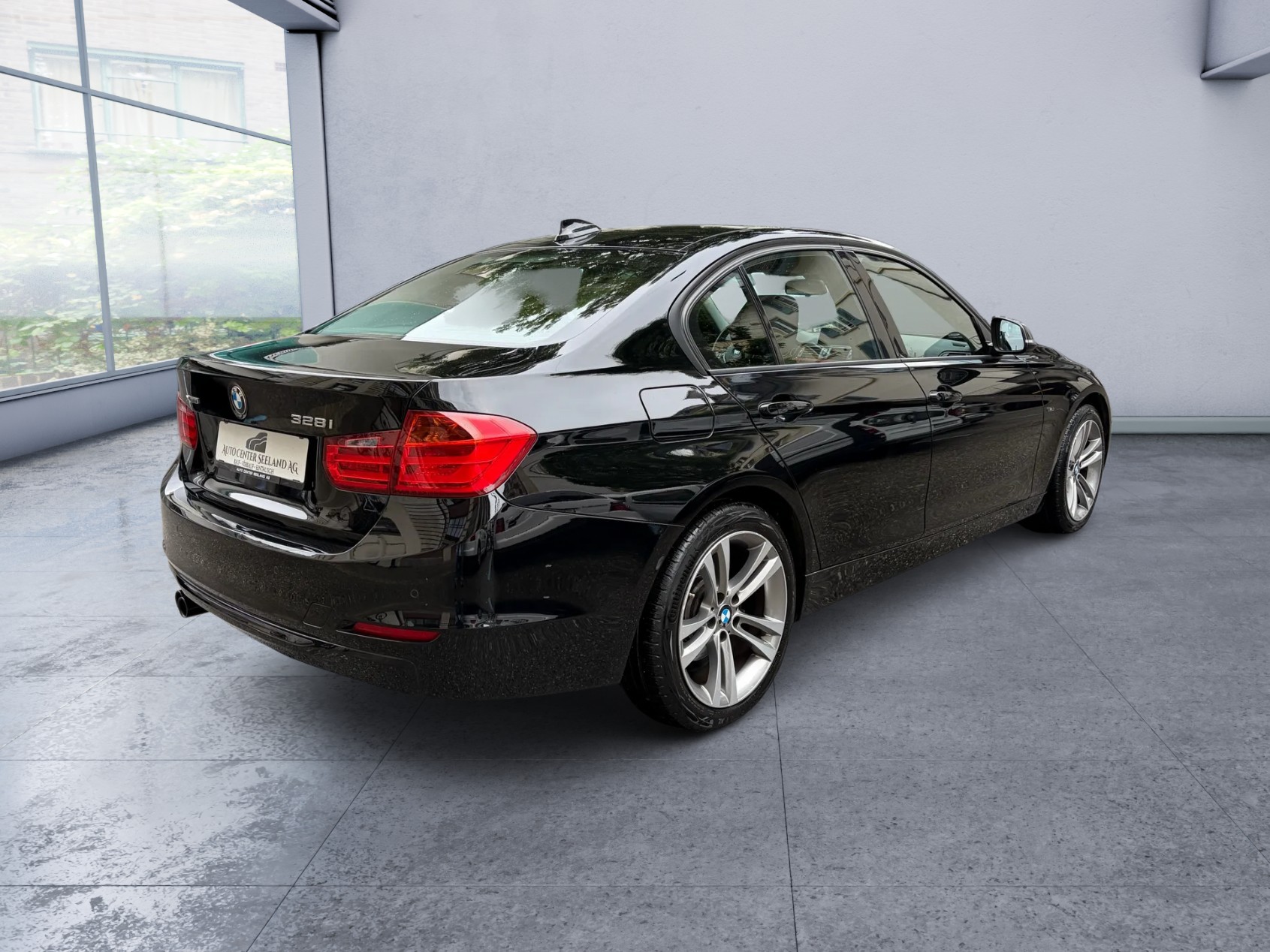 BMW 328i xDrive Sport Line-image-4
