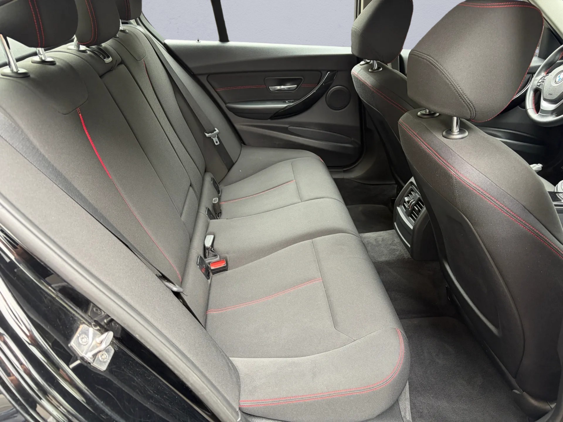 BMW 328i xDrive Sport Line-image-11