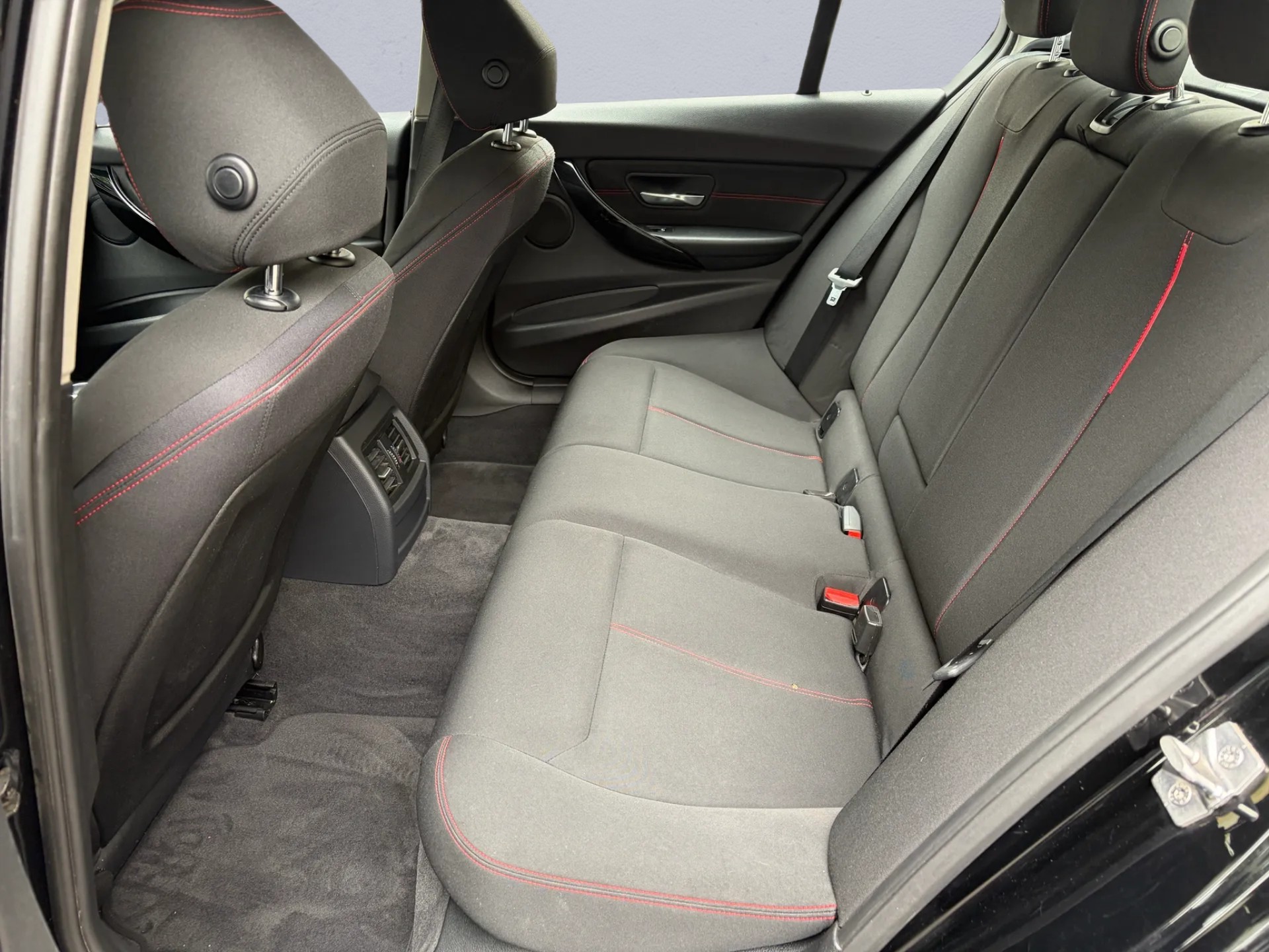 BMW 328i xDrive Sport Line-image-10
