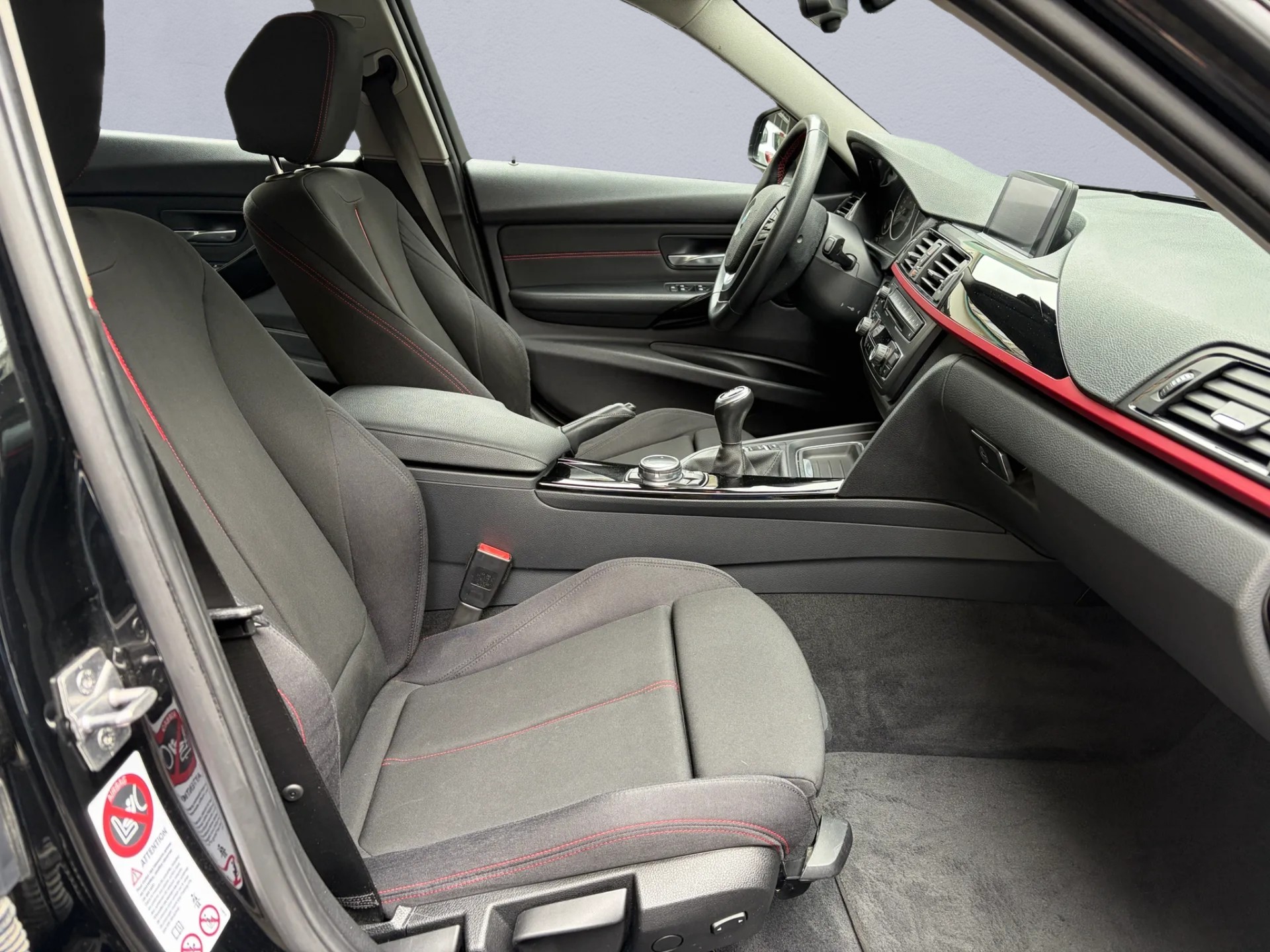 BMW 328i xDrive Sport Line-image-9