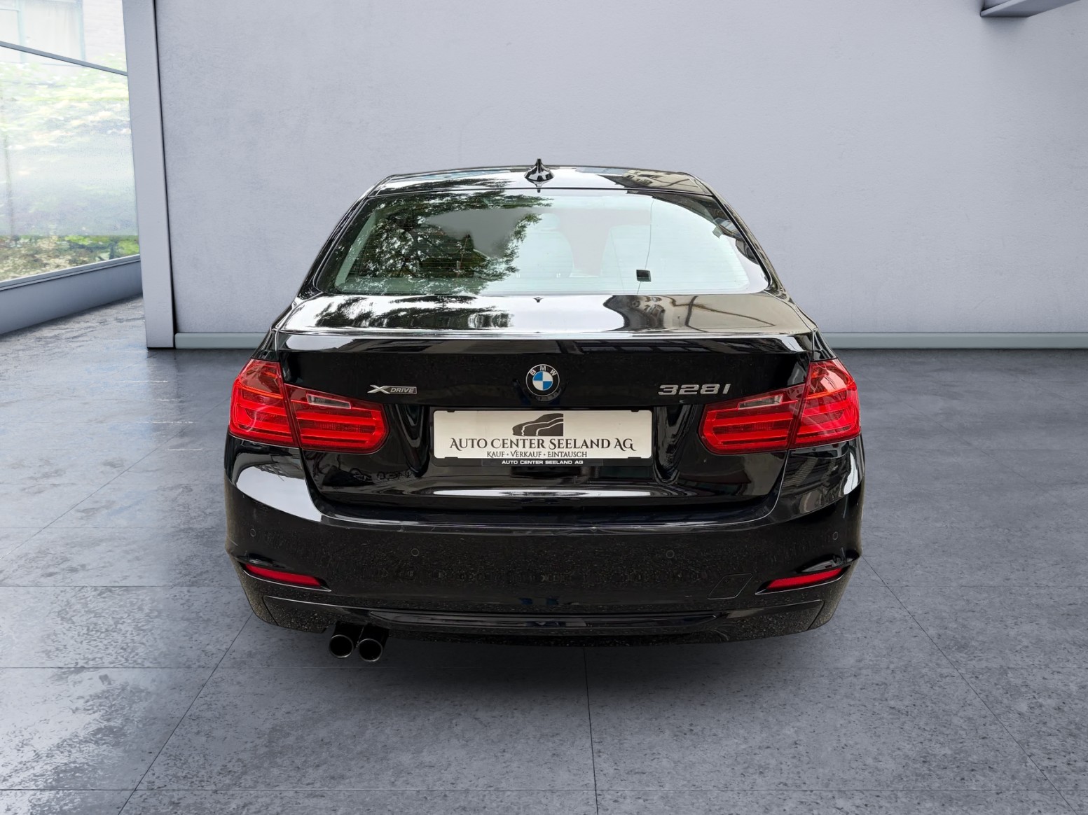BMW 328i xDrive Sport Line-image-5