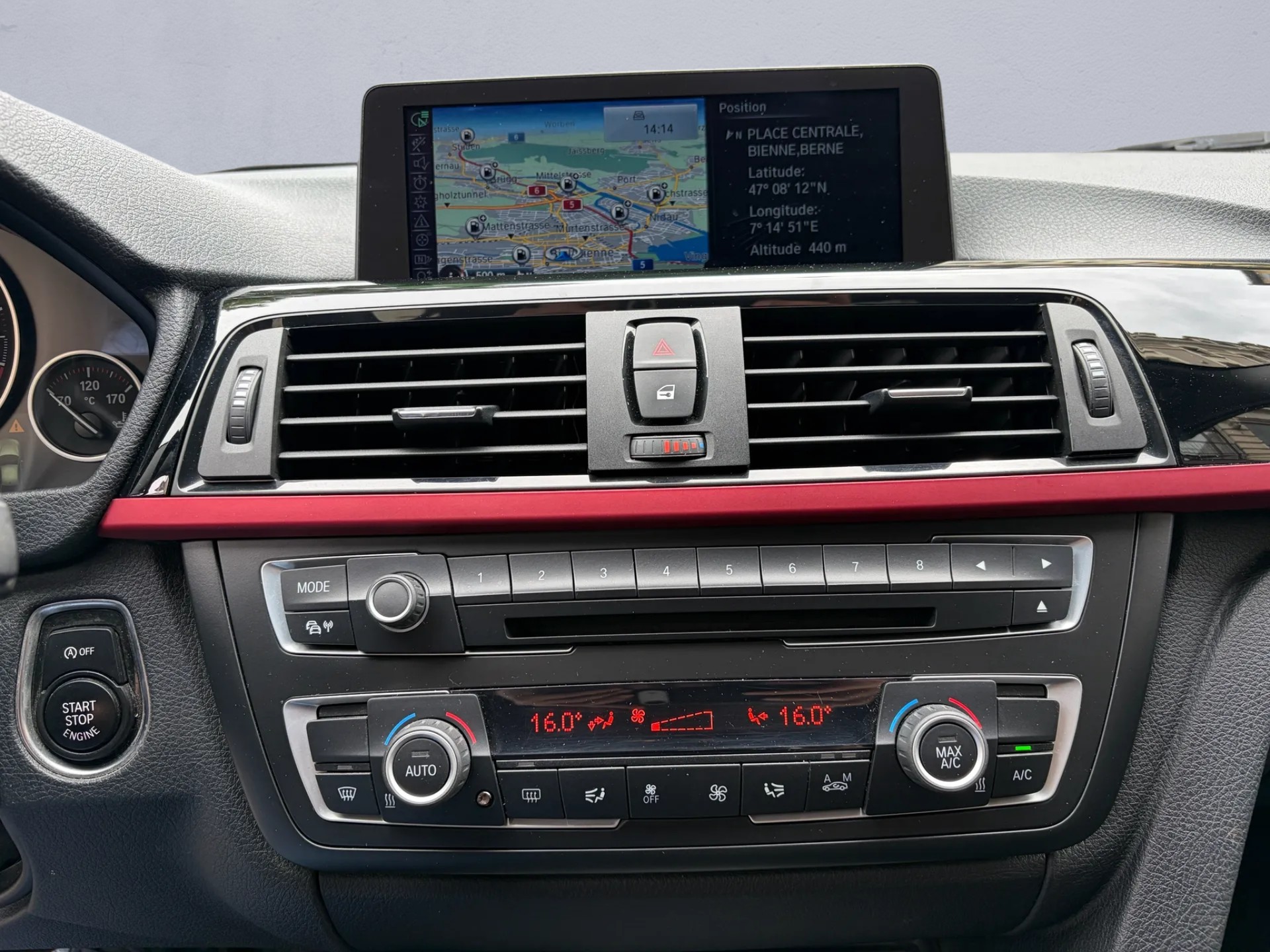 BMW 328i xDrive Sport Line-image-13