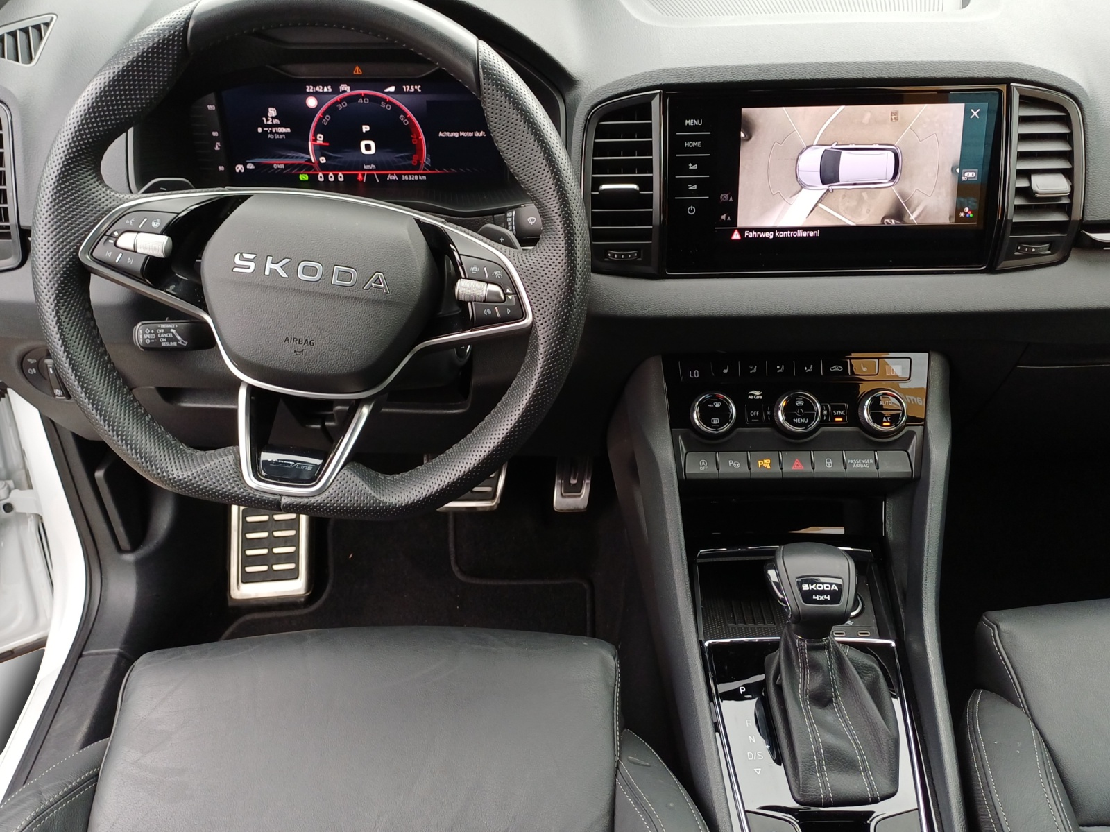SKODA Karoq 2.0 TSI SportLine 4x4 DSG-image-8