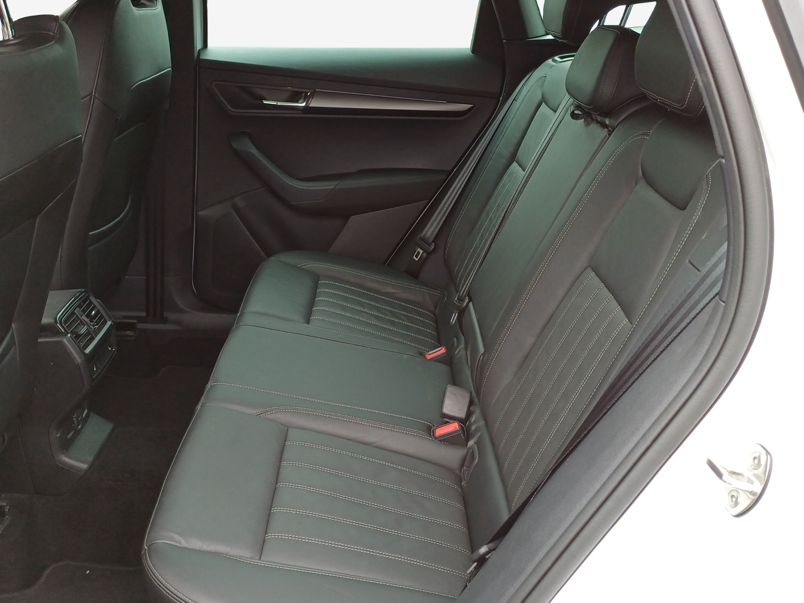SKODA Karoq 2.0 TSI SportLine 4x4 DSG-image-11