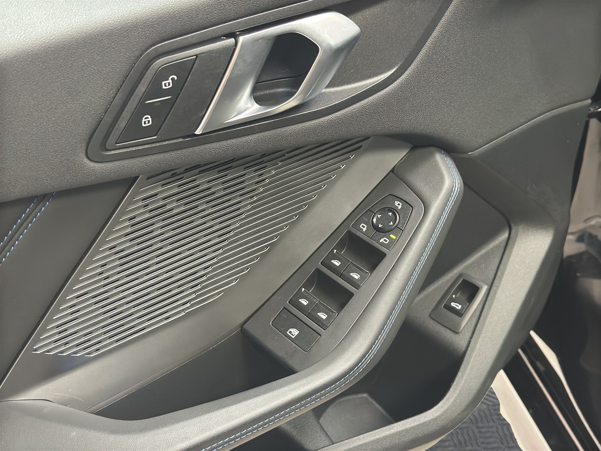 BMW 120 M Sport Pro Steptronic-image-8