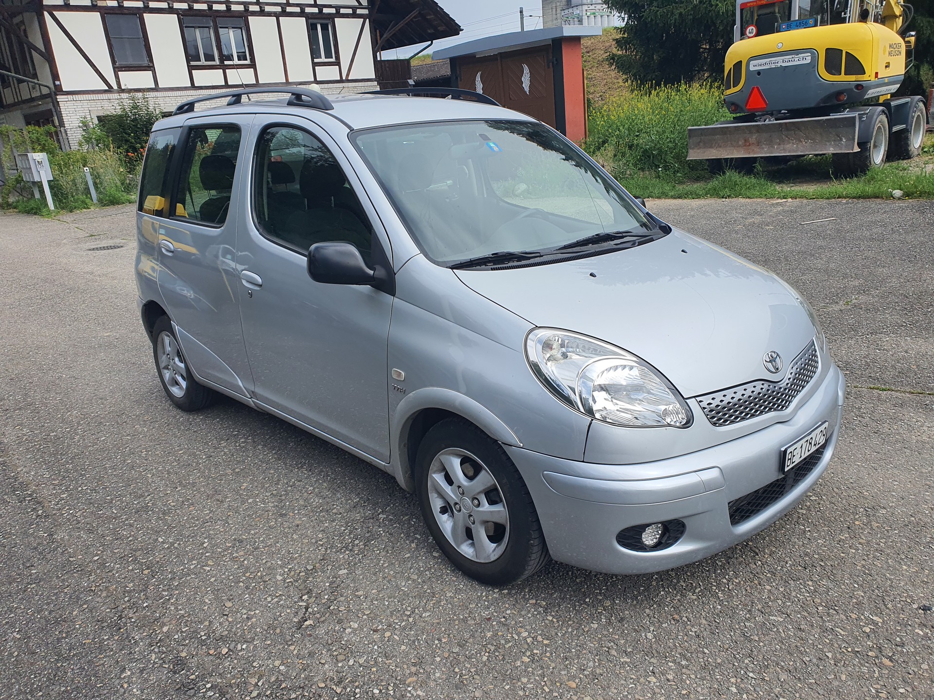 TOYOTA Yaris Verso 1.3 Linea Sol-image-2