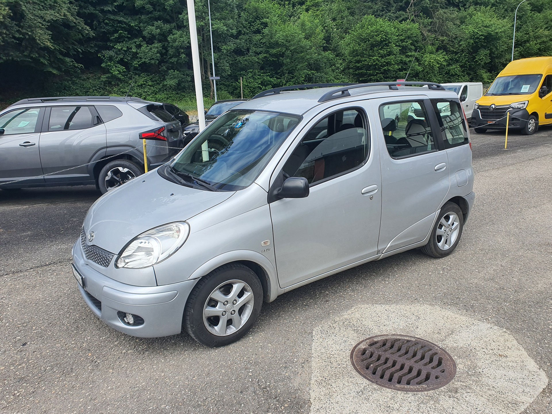 TOYOTA Yaris Verso 1.3 Linea Sol-image-1