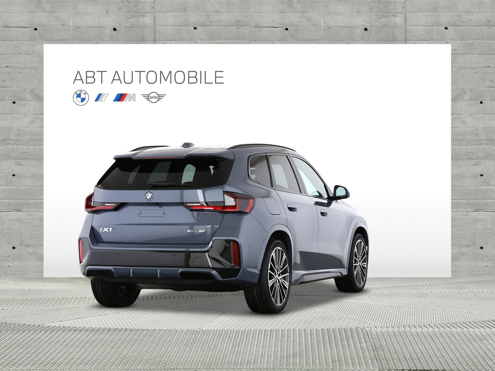 BMW iX1 30 xDrive-image-2