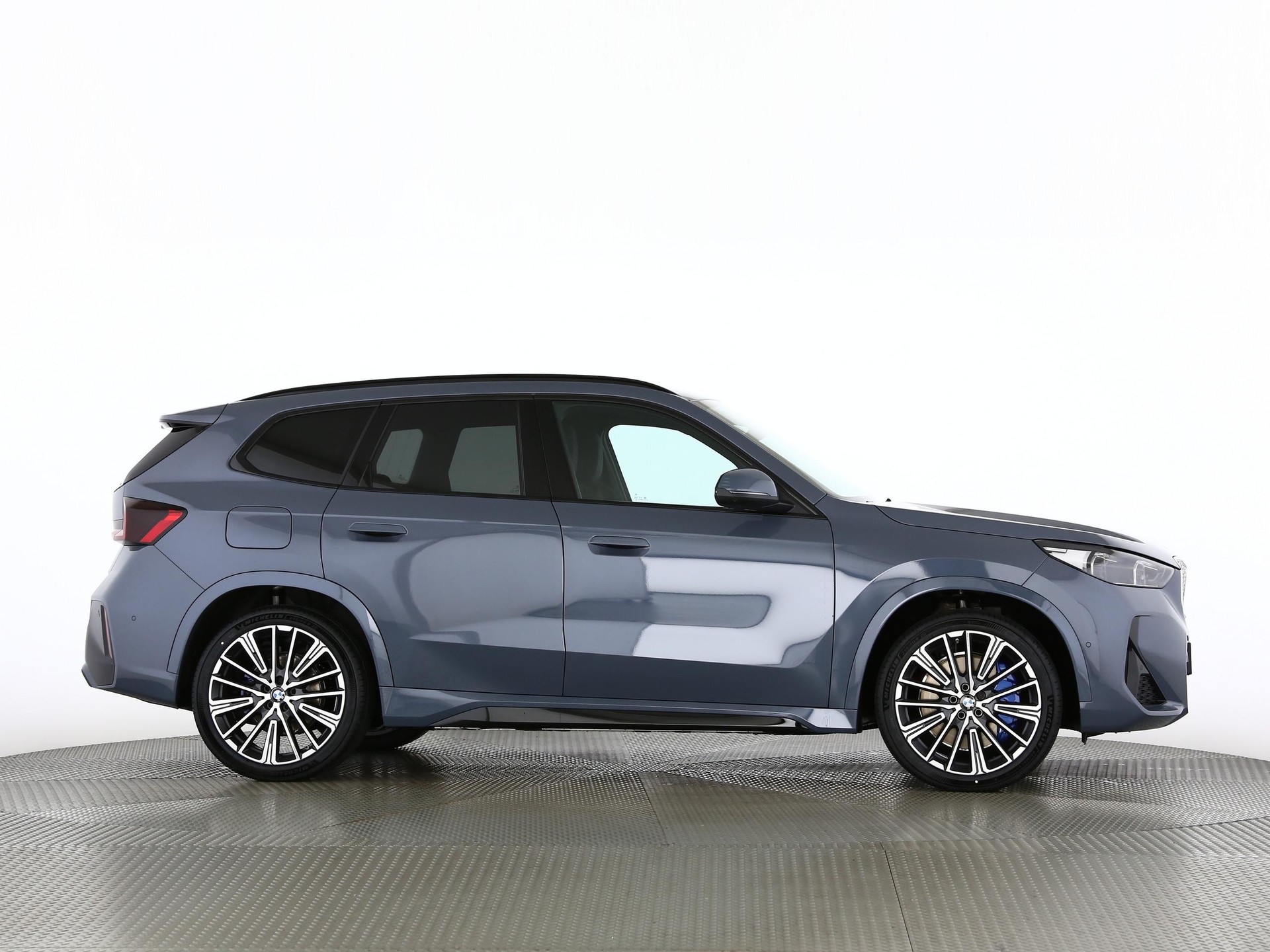 BMW iX1 30 xDrive-image-23