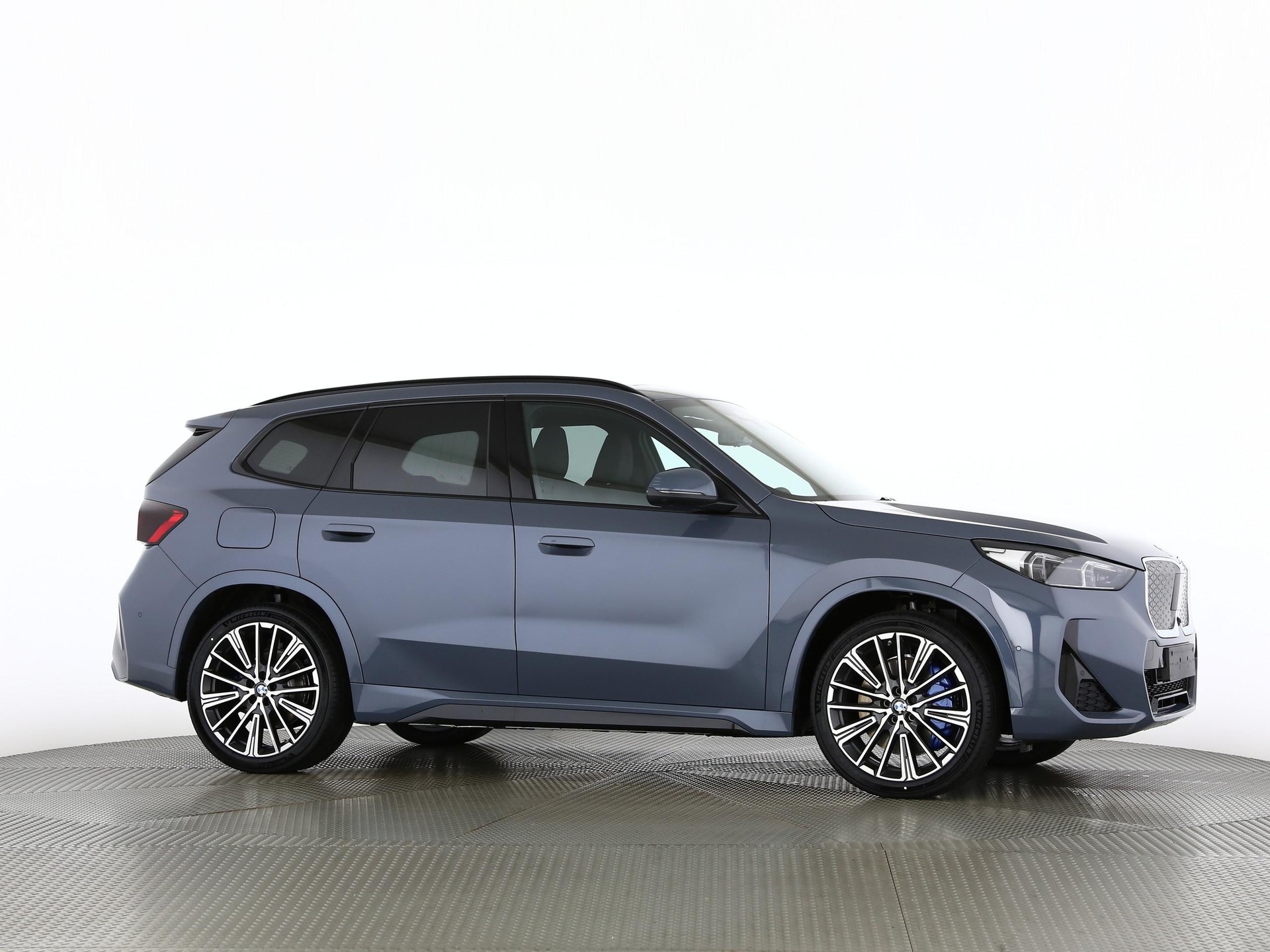 BMW iX1 30 xDrive-image-24