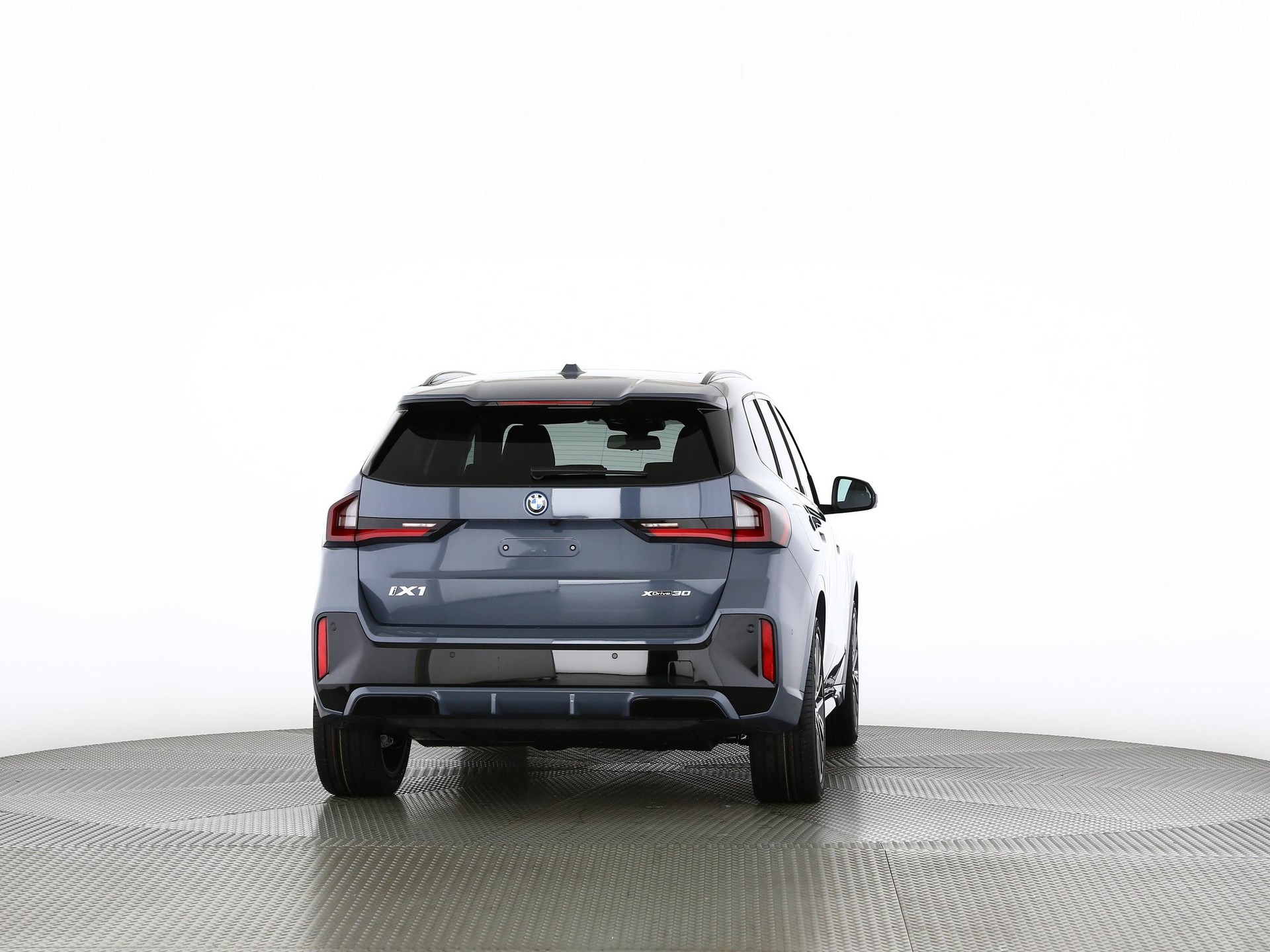 BMW iX1 30 xDrive-image-17