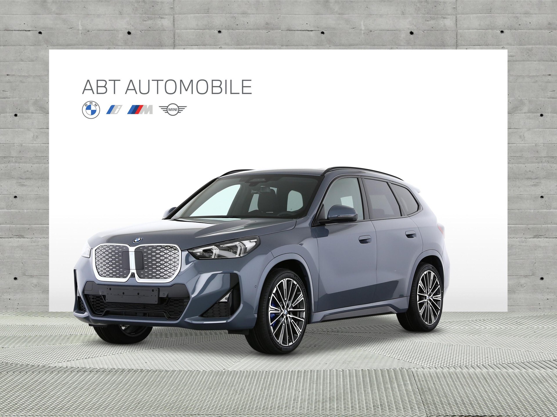 BMW iX1 30 xDrive-image-0