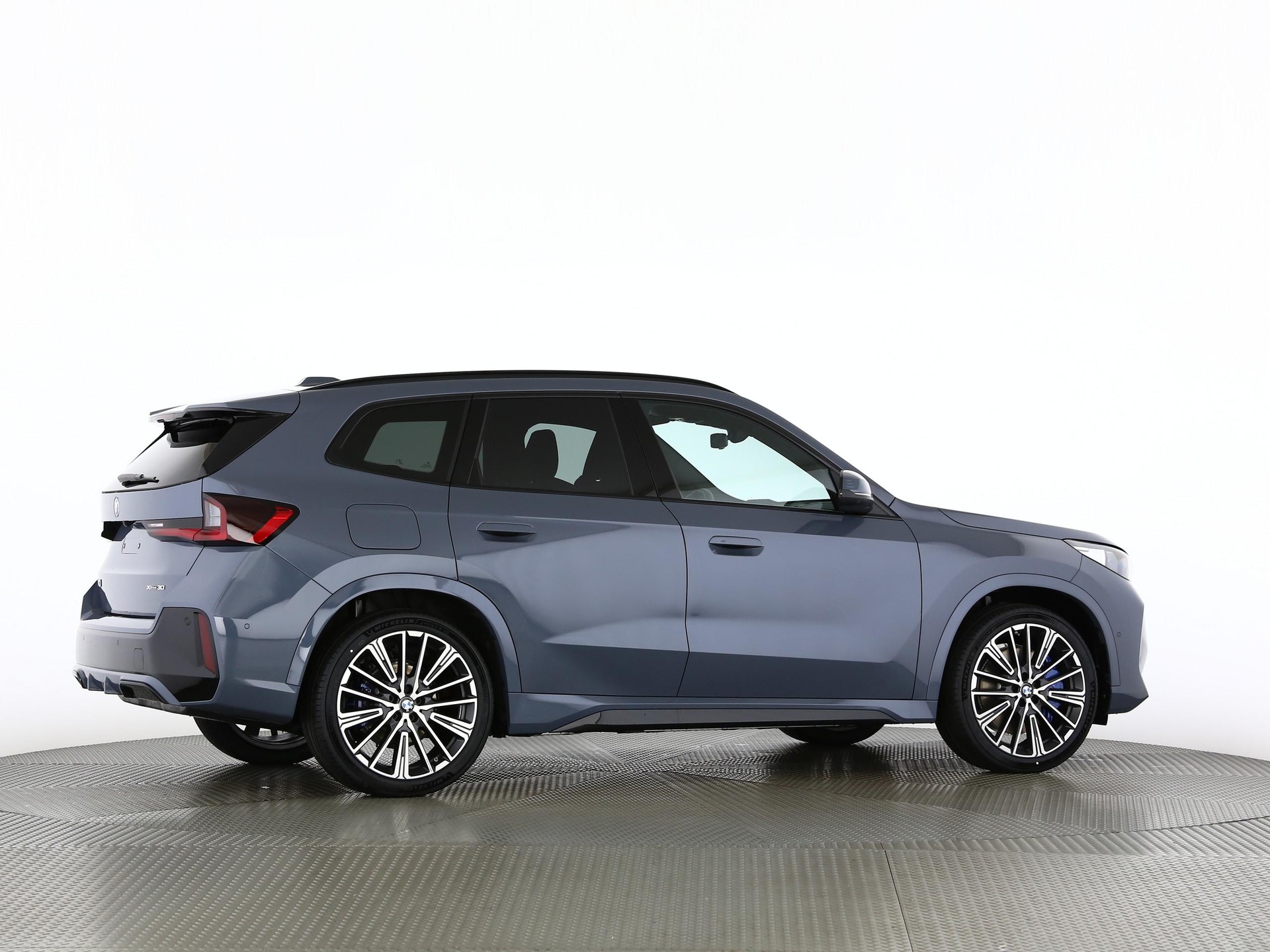 BMW iX1 30 xDrive-image-21