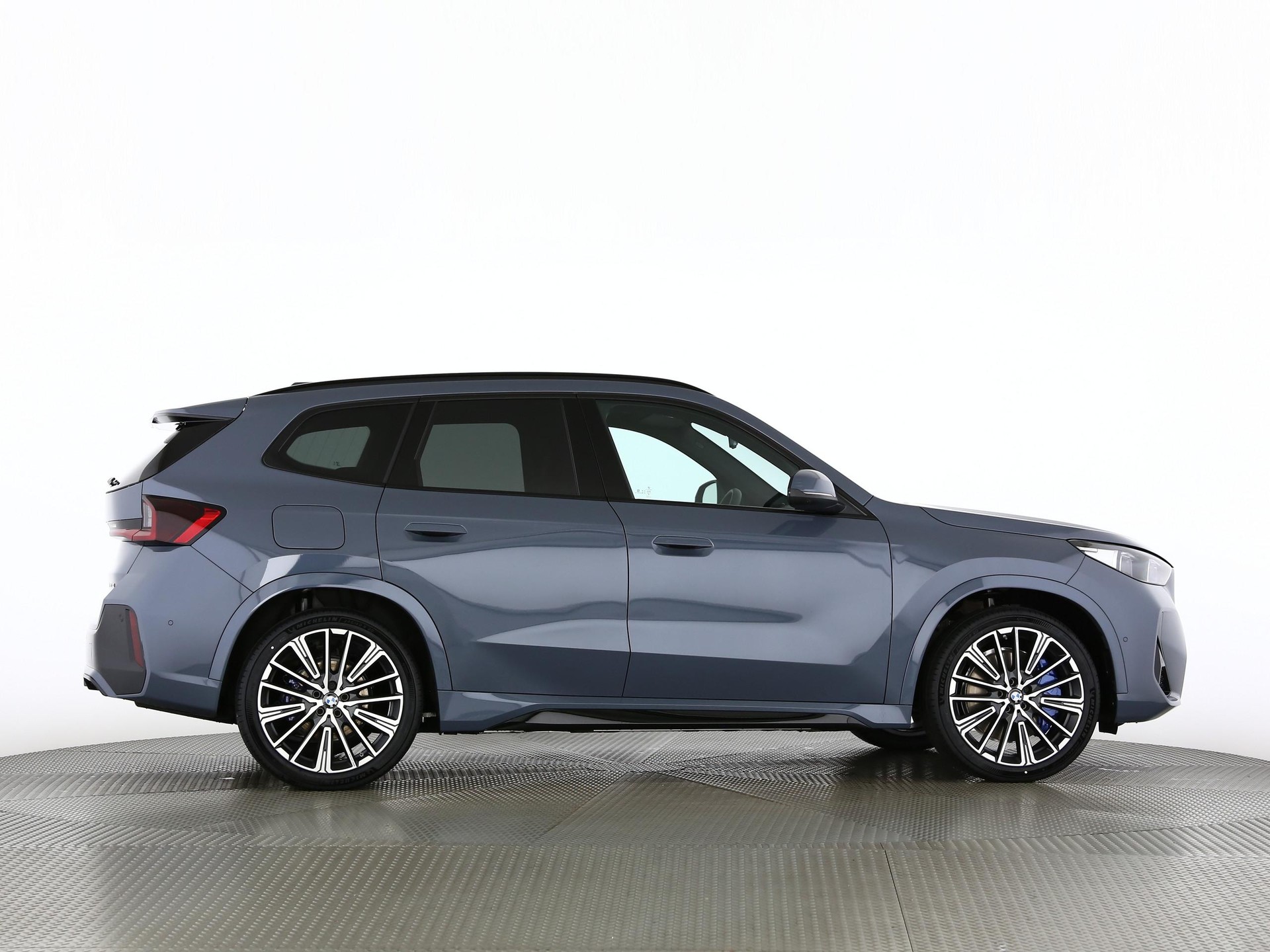 BMW iX1 30 xDrive-image-22