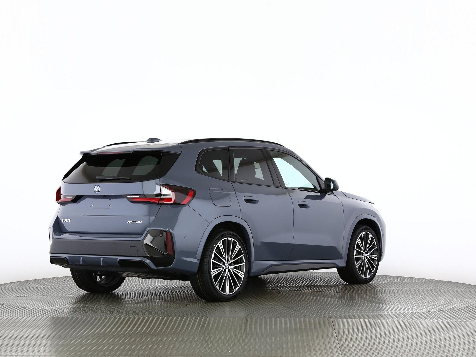 BMW iX1 30 xDrive-image-19