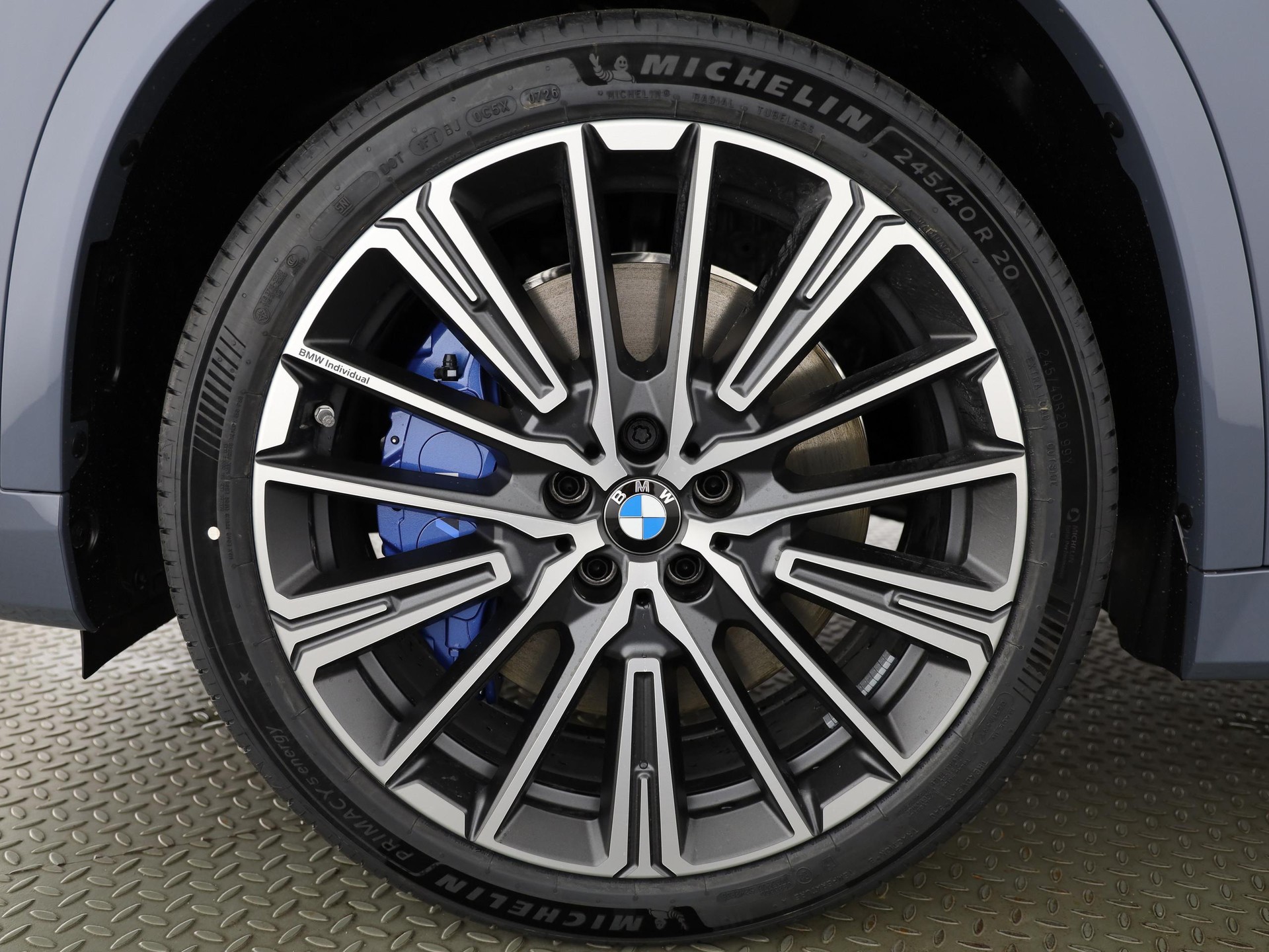 BMW iX1 30 xDrive-image-3