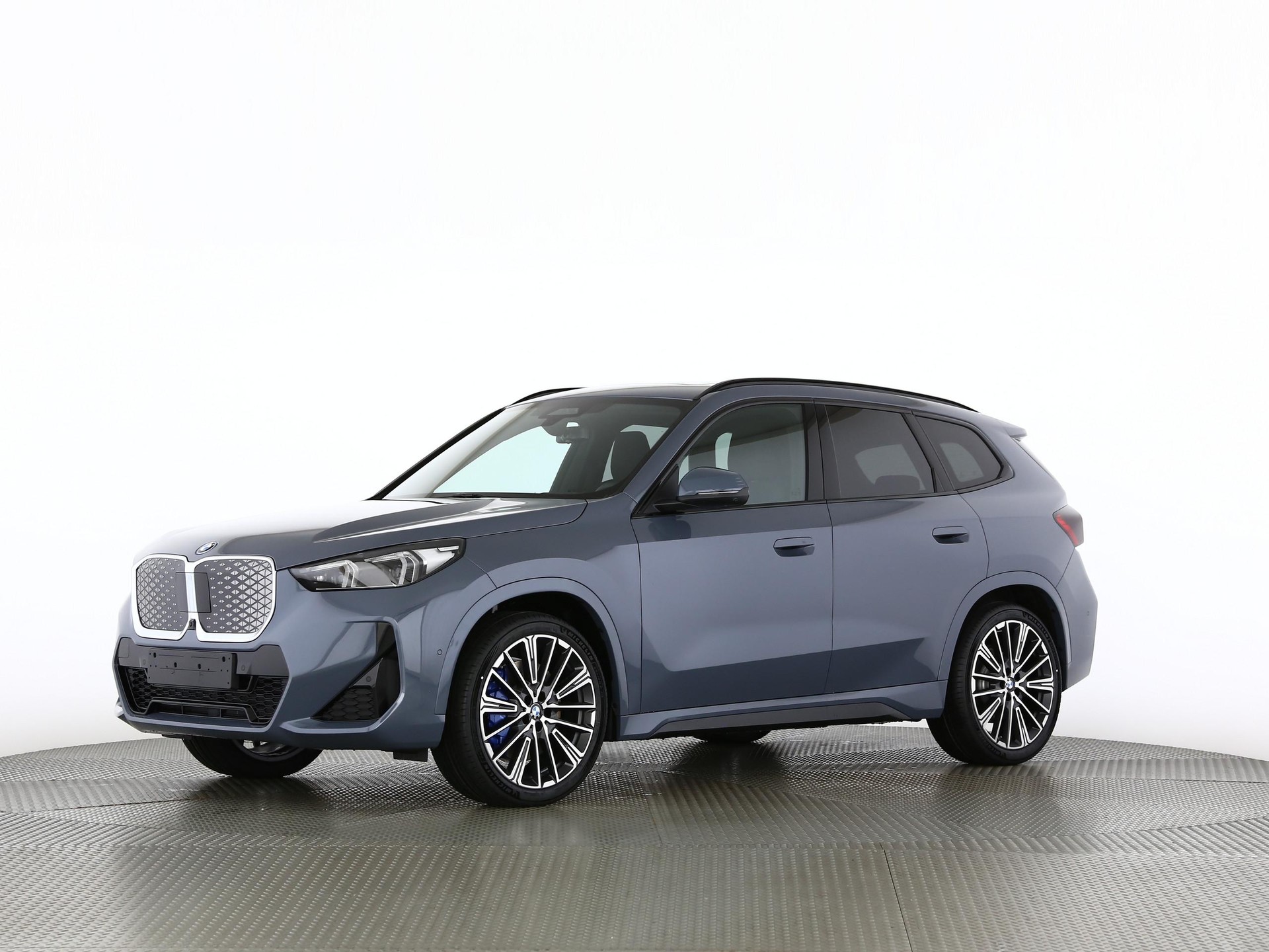 BMW iX1 30 xDrive-image-8