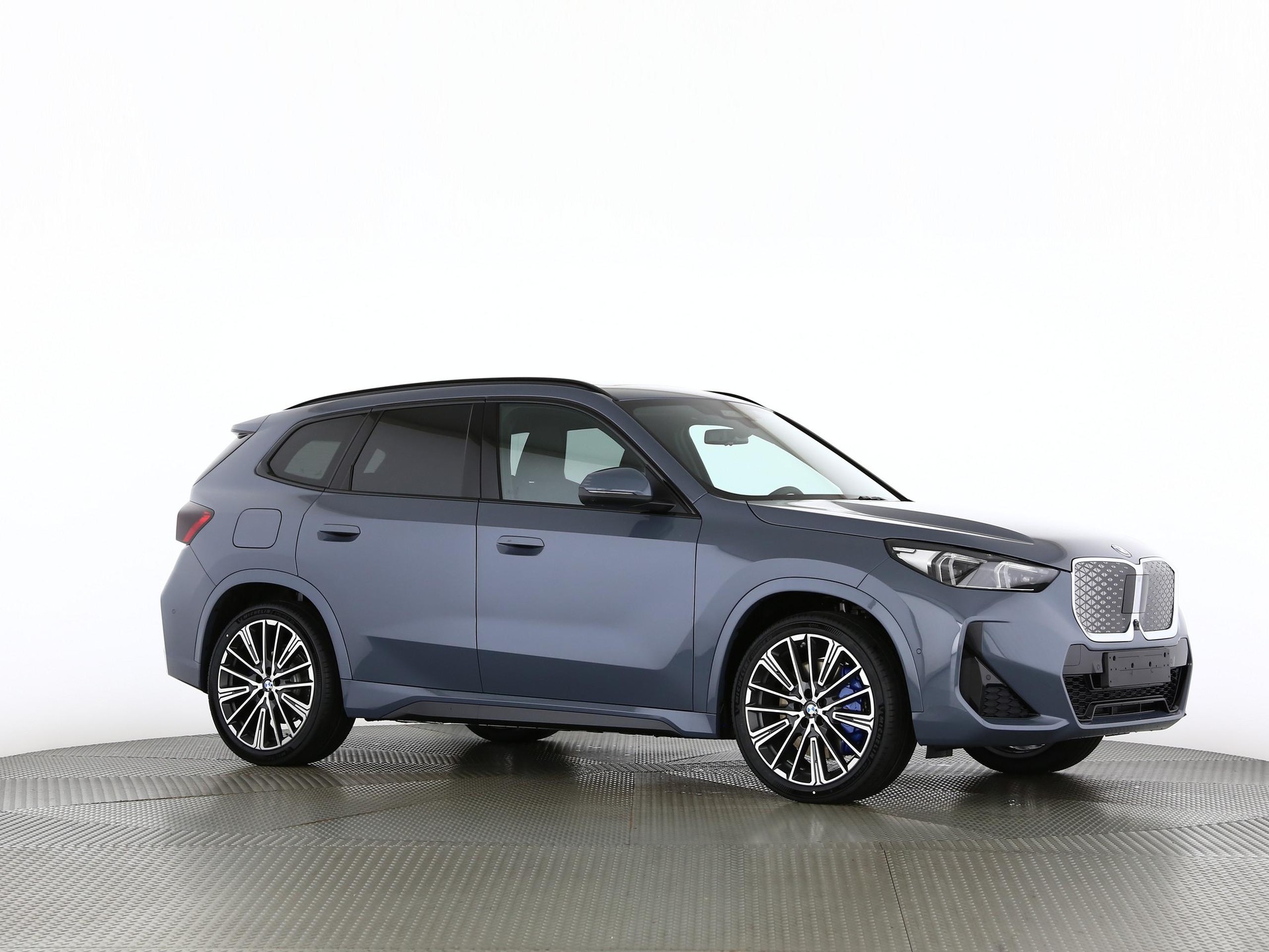 BMW iX1 30 xDrive-image-25