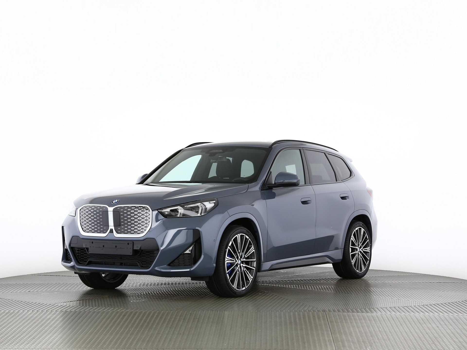 BMW iX1 30 xDrive-image-7