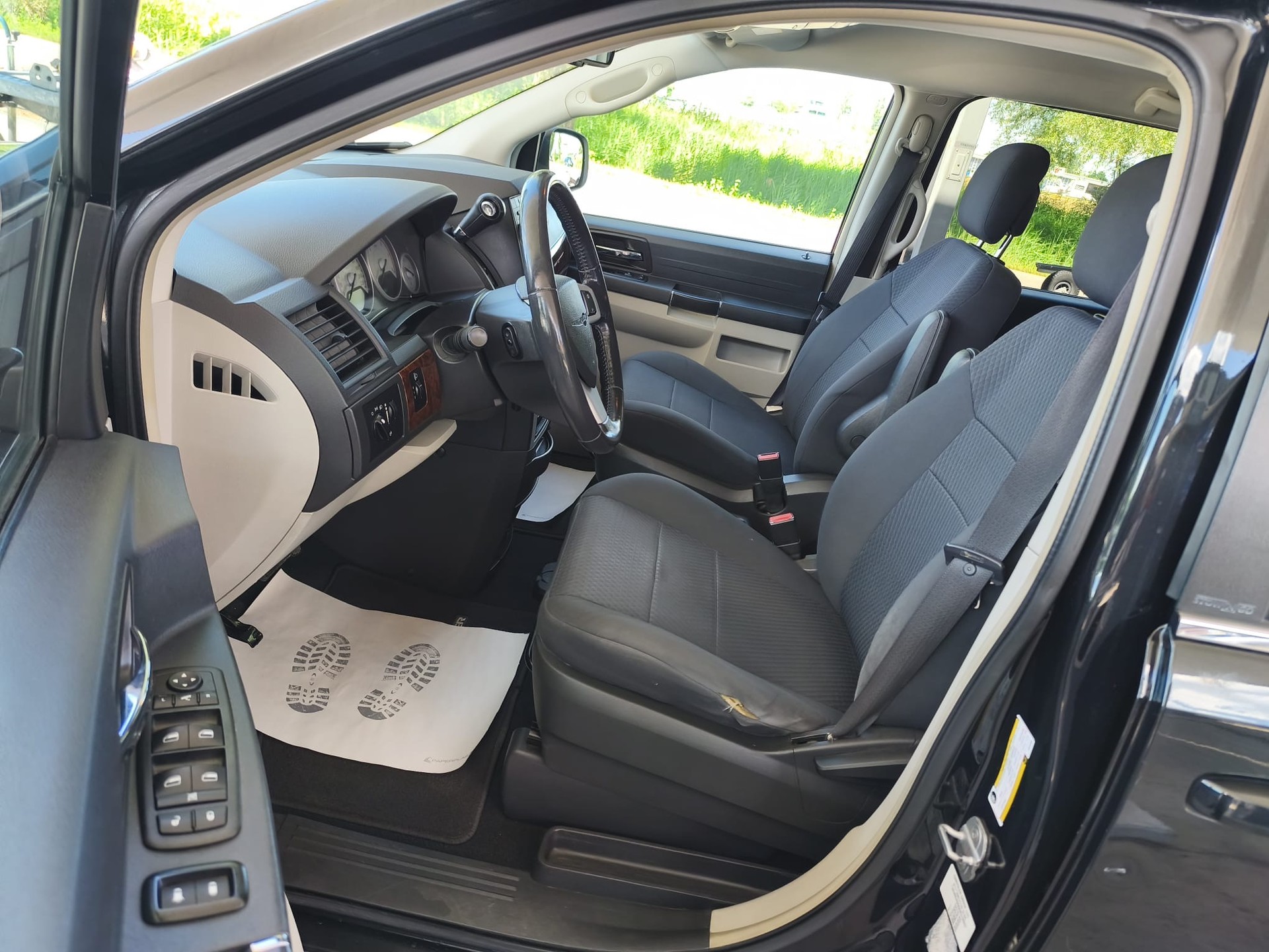 CHRYSLER Grand Voyager 2.8 CRD Touring Automatic-image-9