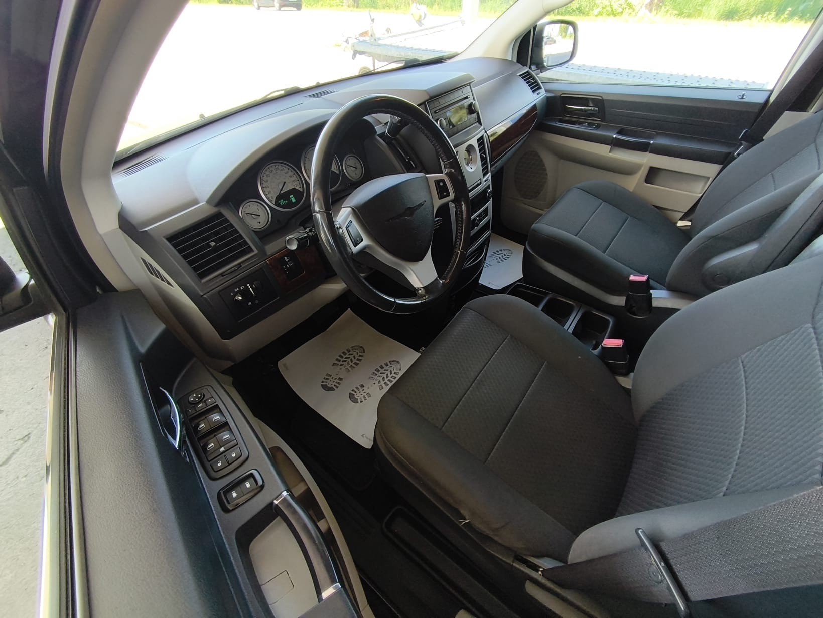 CHRYSLER Grand Voyager 2.8 CRD Touring Automatic-image-8