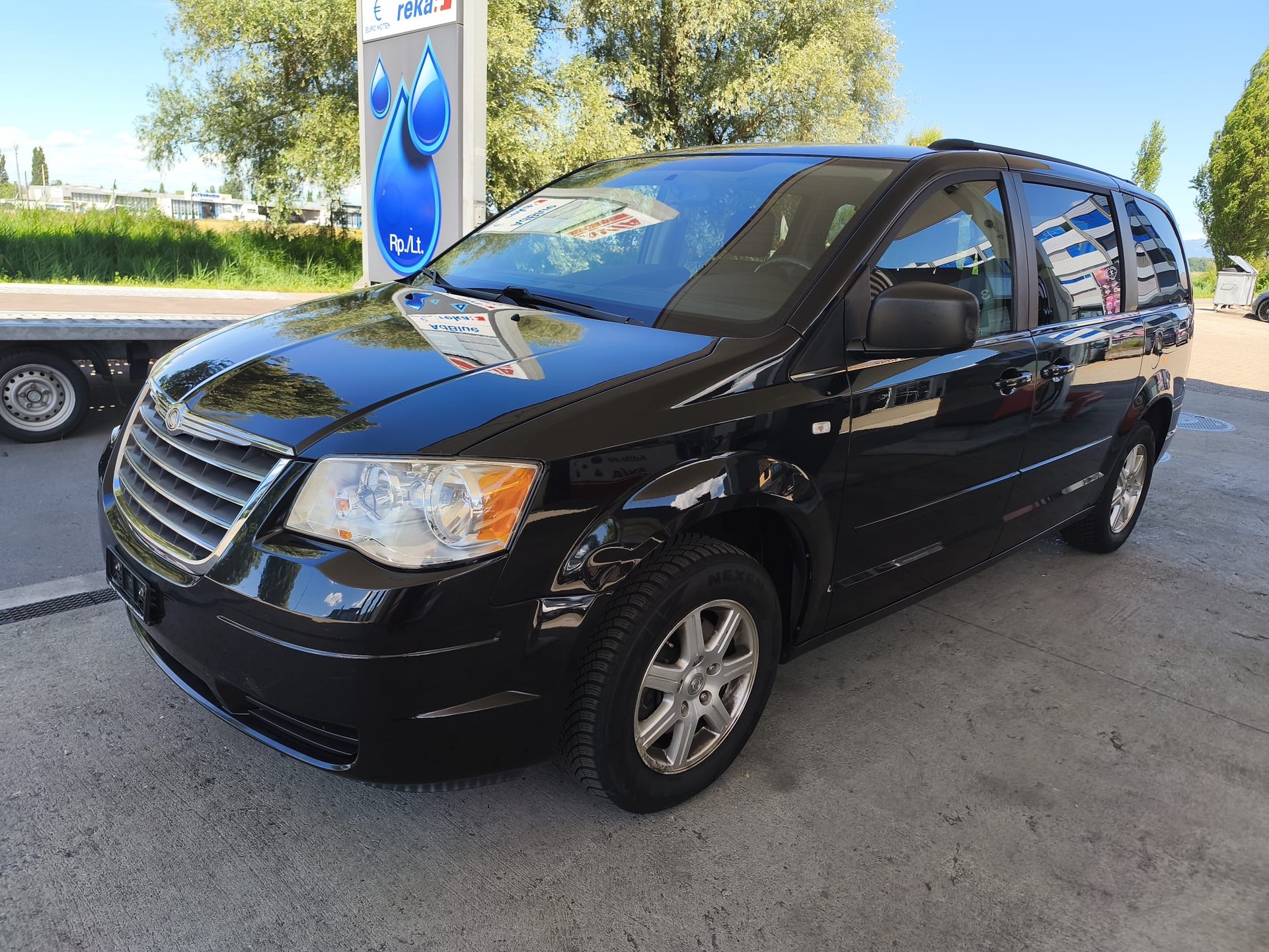 CHRYSLER Grand Voyager 2.8 CRD Touring Automatic-image-1