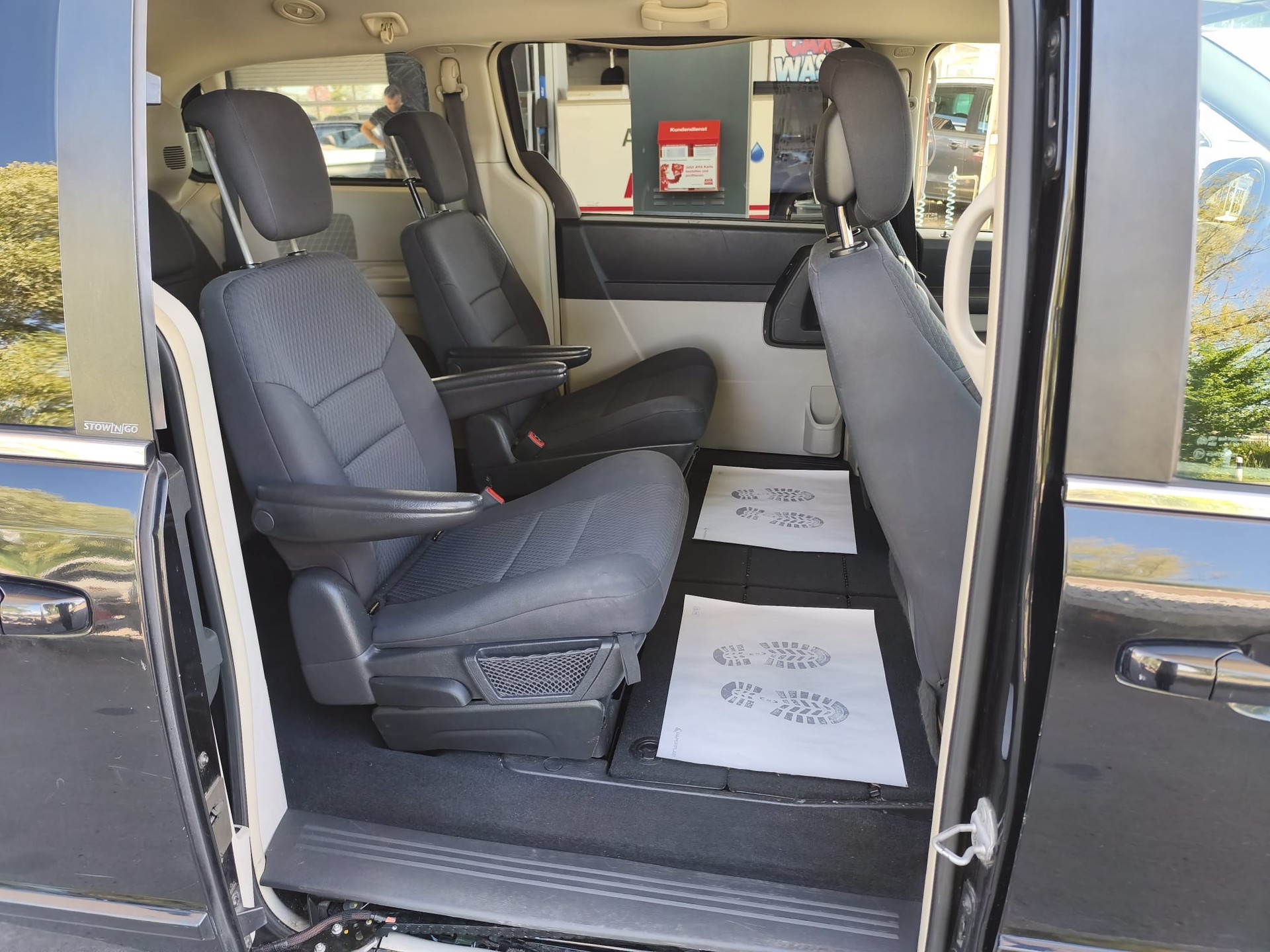 CHRYSLER Grand Voyager 2.8 CRD Touring Automatic-image-13