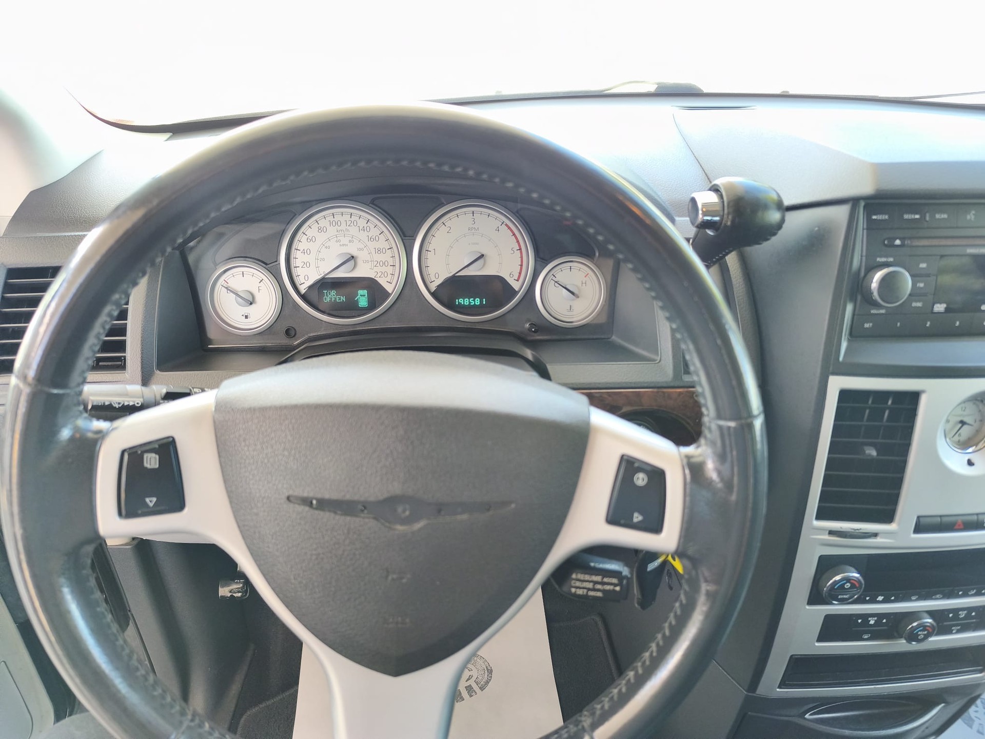 CHRYSLER Grand Voyager 2.8 CRD Touring Automatic-image-11
