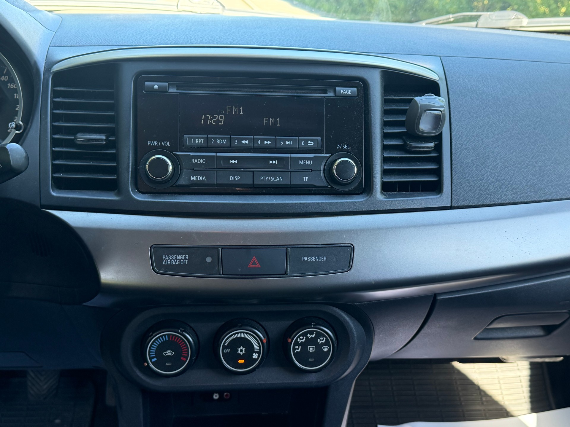 MITSUBISHI Lancer Sportback 1.6 Pure-image-12