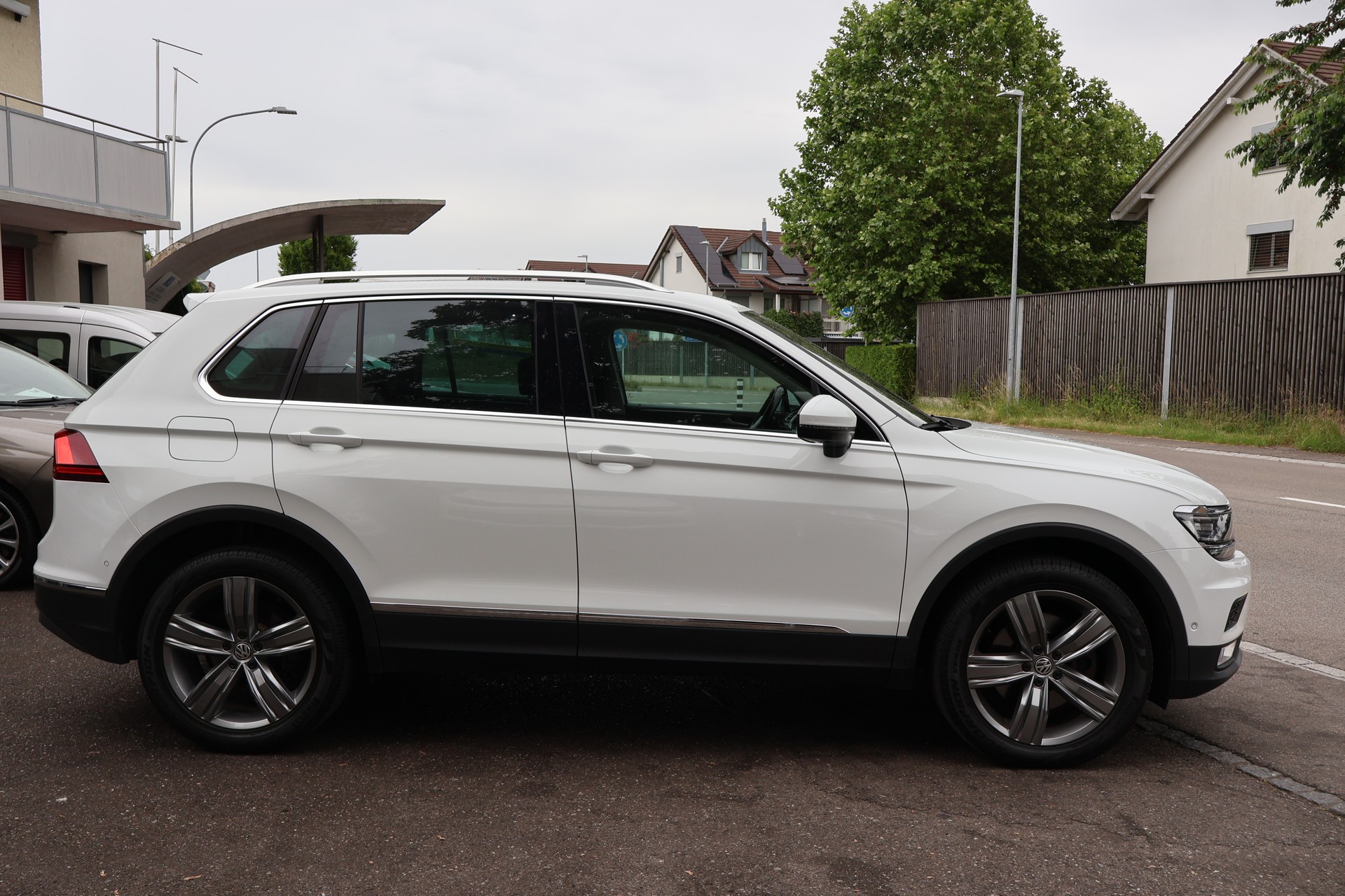 VW Tiguan 2.0 TDI SCR Highline 4Motion DSG-image-4