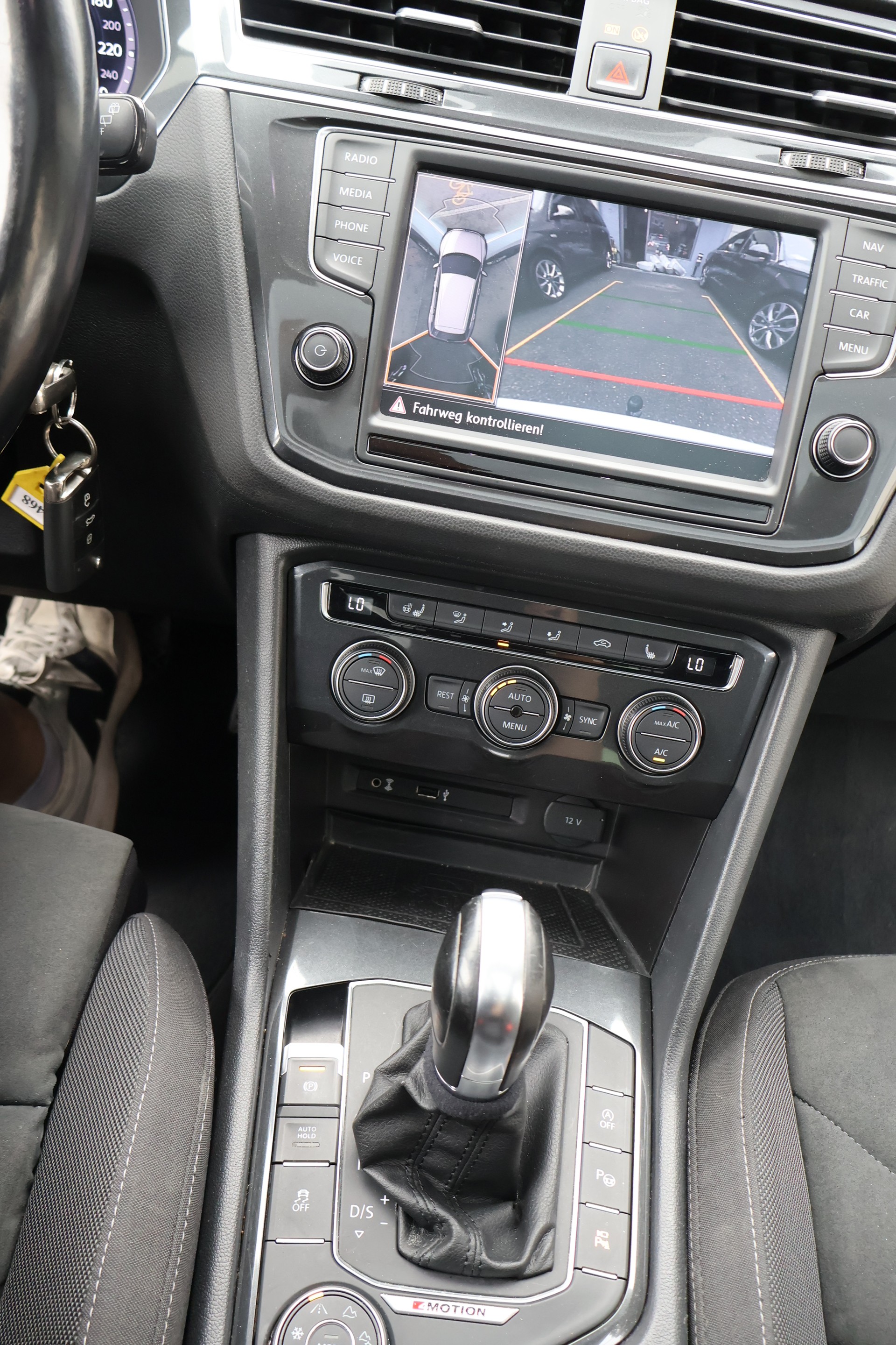 VW Tiguan 2.0 TDI SCR Highline 4Motion DSG-image-11