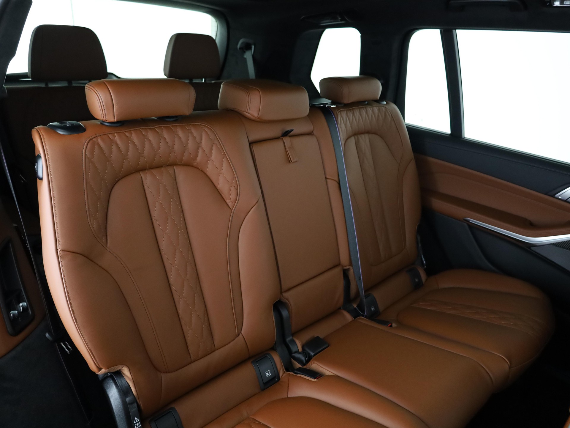 BMW X7 40i xDrive SAG-image-14