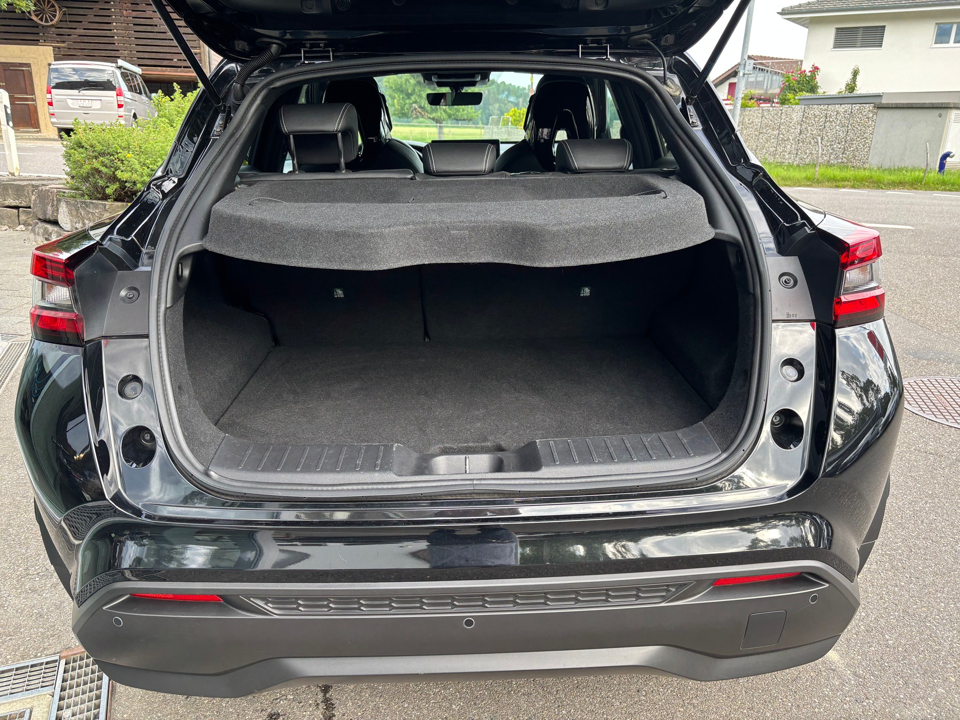 NISSAN Juke 1.6 FHEV Tekna-image-4