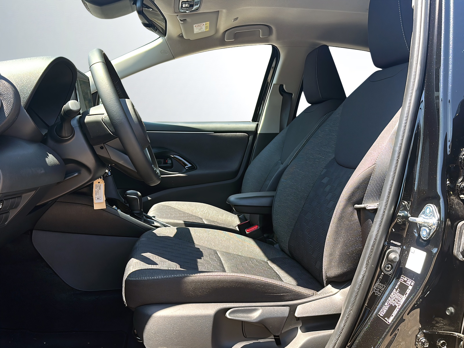 TOYOTA Yaris 1.5 Comfort e-CVT-showroom-element-3