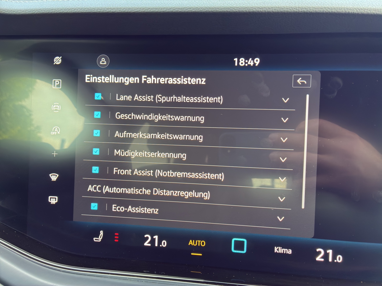 VW Touareg 3.0 TDI R-Line Tiptronic-image-13