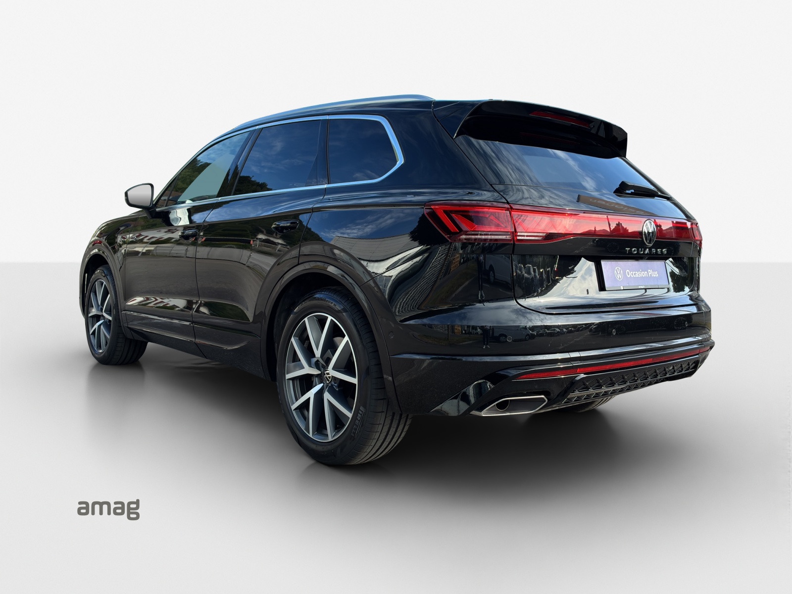 VW Touareg 3.0 TDI R-Line Tiptronic-image-2