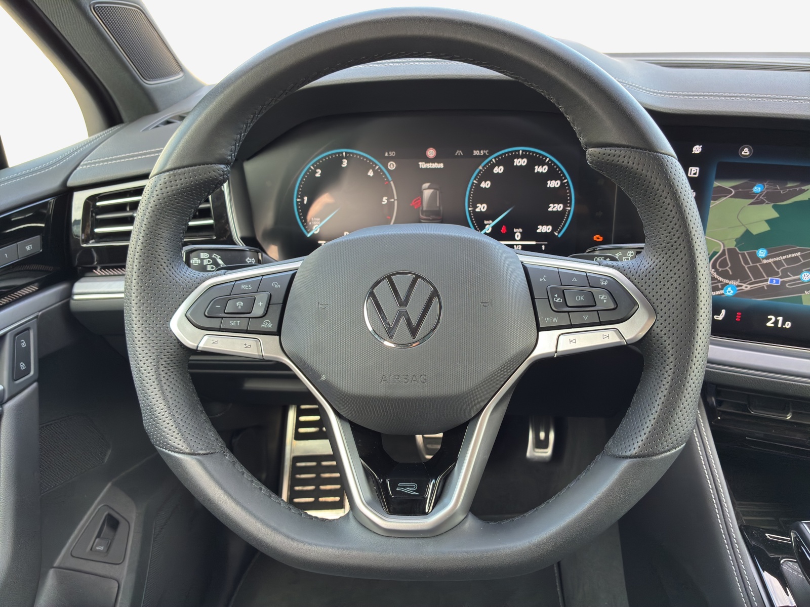 VW Touareg 3.0 TDI R-Line Tiptronic-image-9