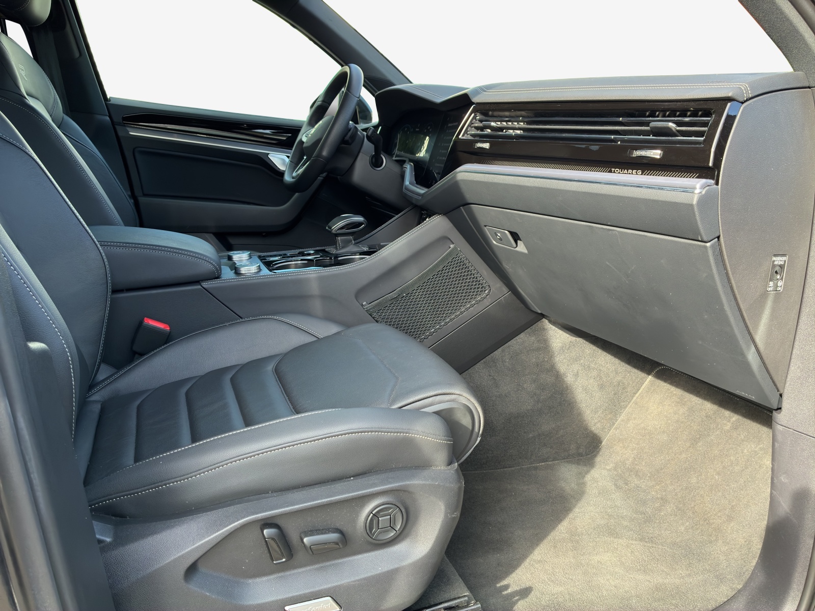 VW Touareg 3.0 TDI R-Line Tiptronic-image-14