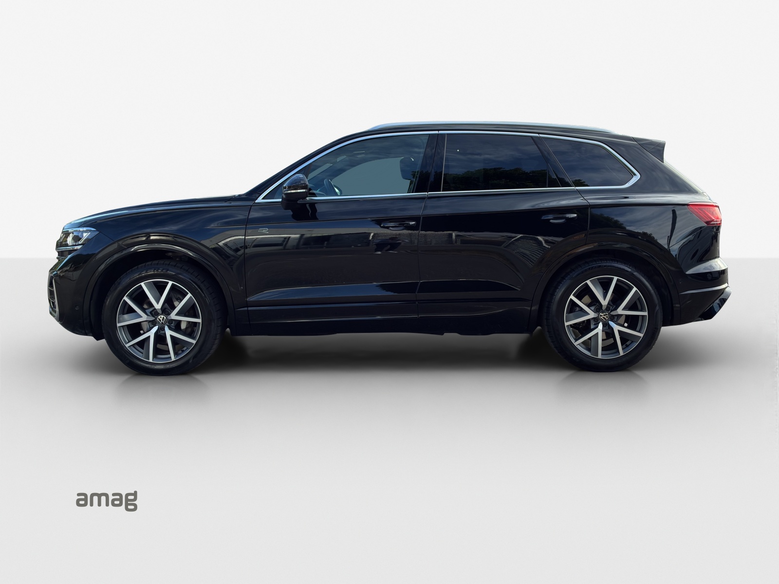 VW Touareg 3.0 TDI R-Line Tiptronic-image-1