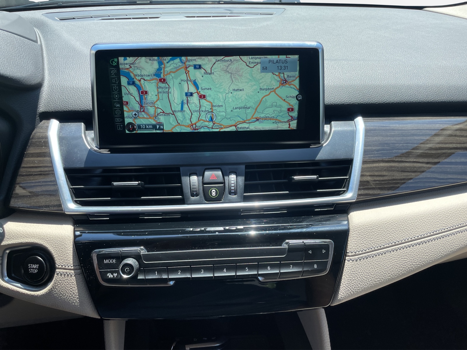 BMW 225xe Active Tourer-image-12